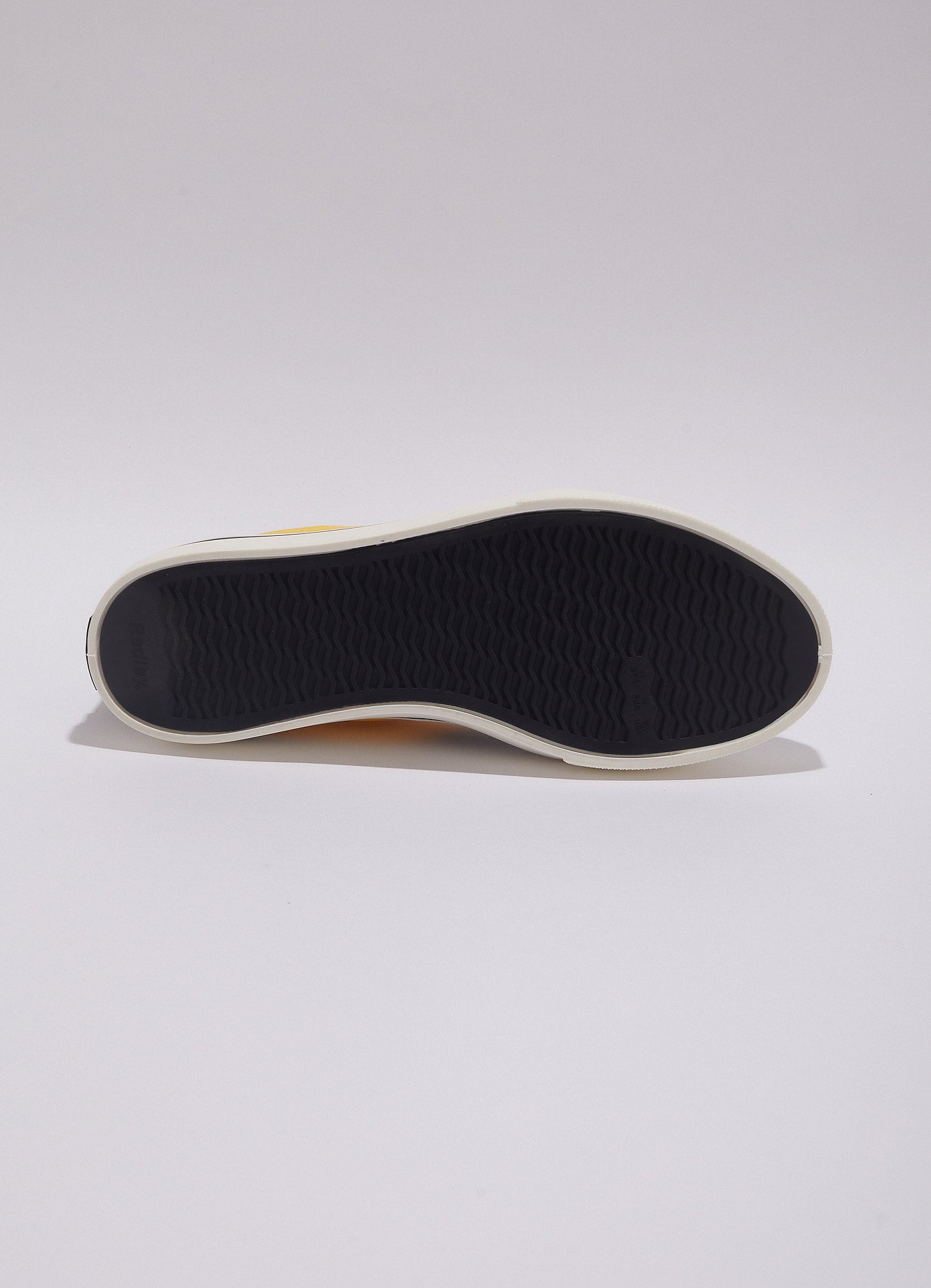 Tênis Originals Confort Bicolor Preto e Amarelo Sol