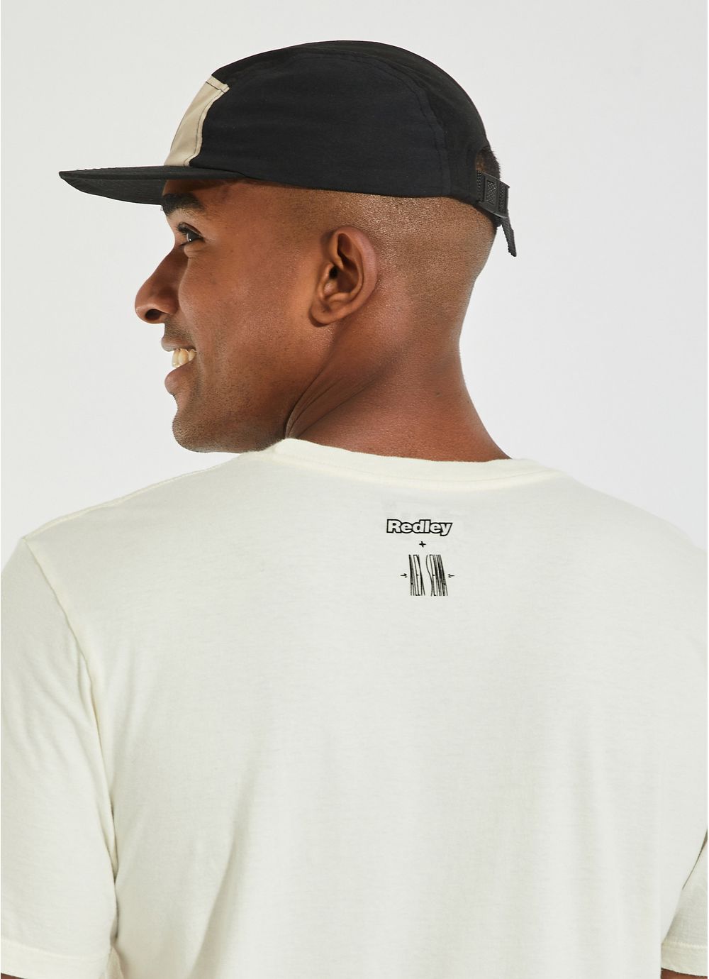Camiseta Redley Colab Alex Senna Off White