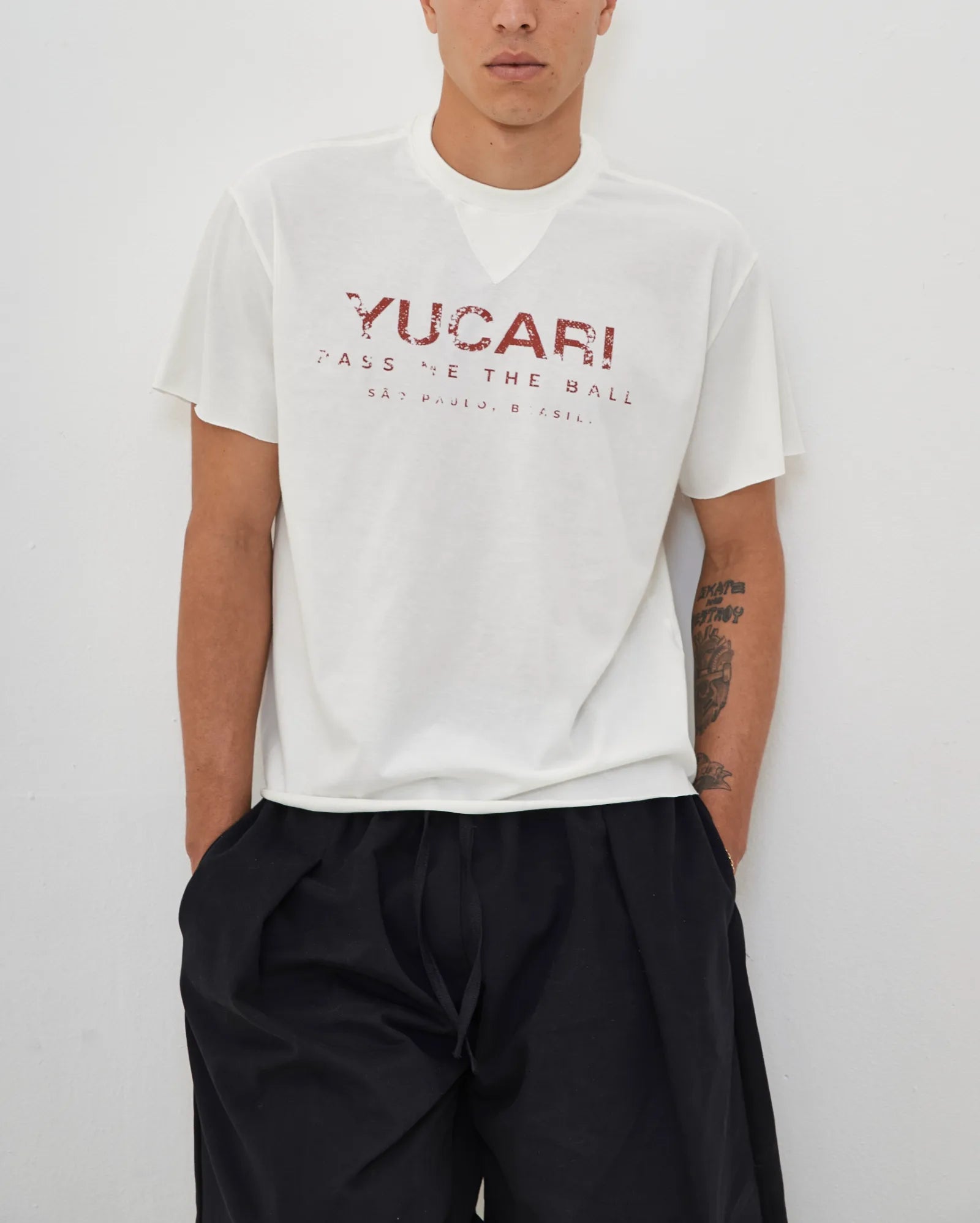 Camiseta Yucari Pass Me The Ball Branca