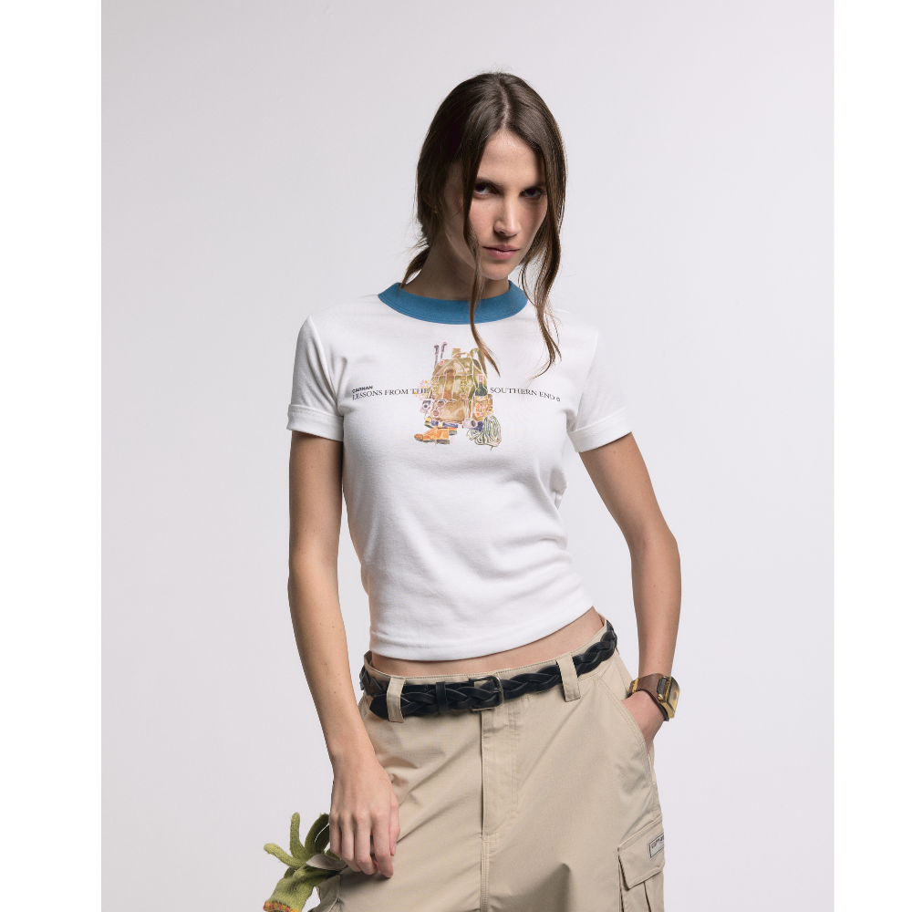 Camiseta Baby Tee Carnan Backpack Branca