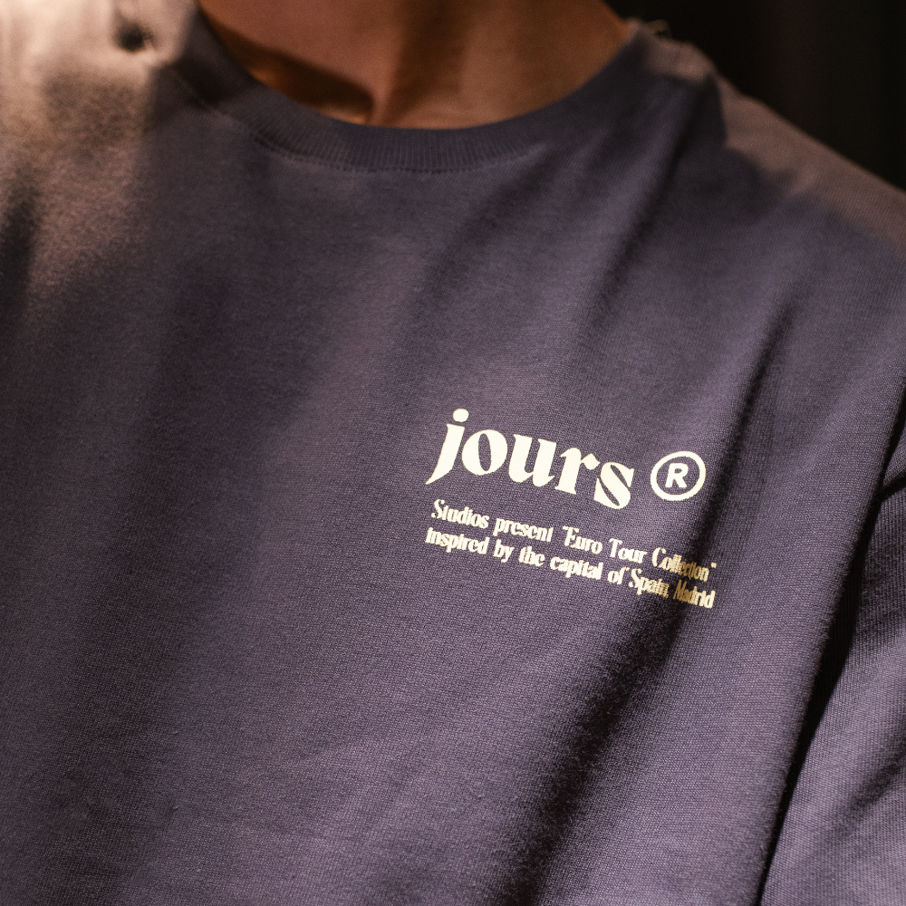 Camiseta Boxy Jours De Pluie Sol Cinza