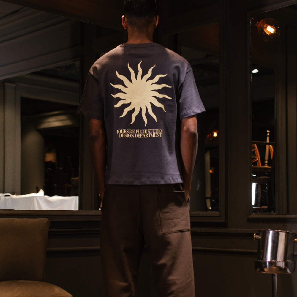 Camiseta Boxy Jours De Pluie Sol Cinza