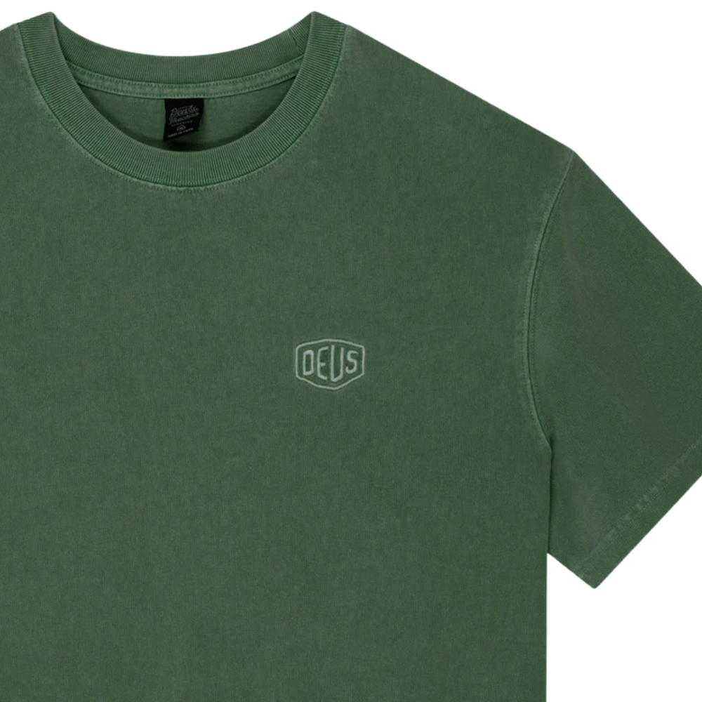 Camiseta Deus Ex Machina Shield Garment Dyed Verde Militar