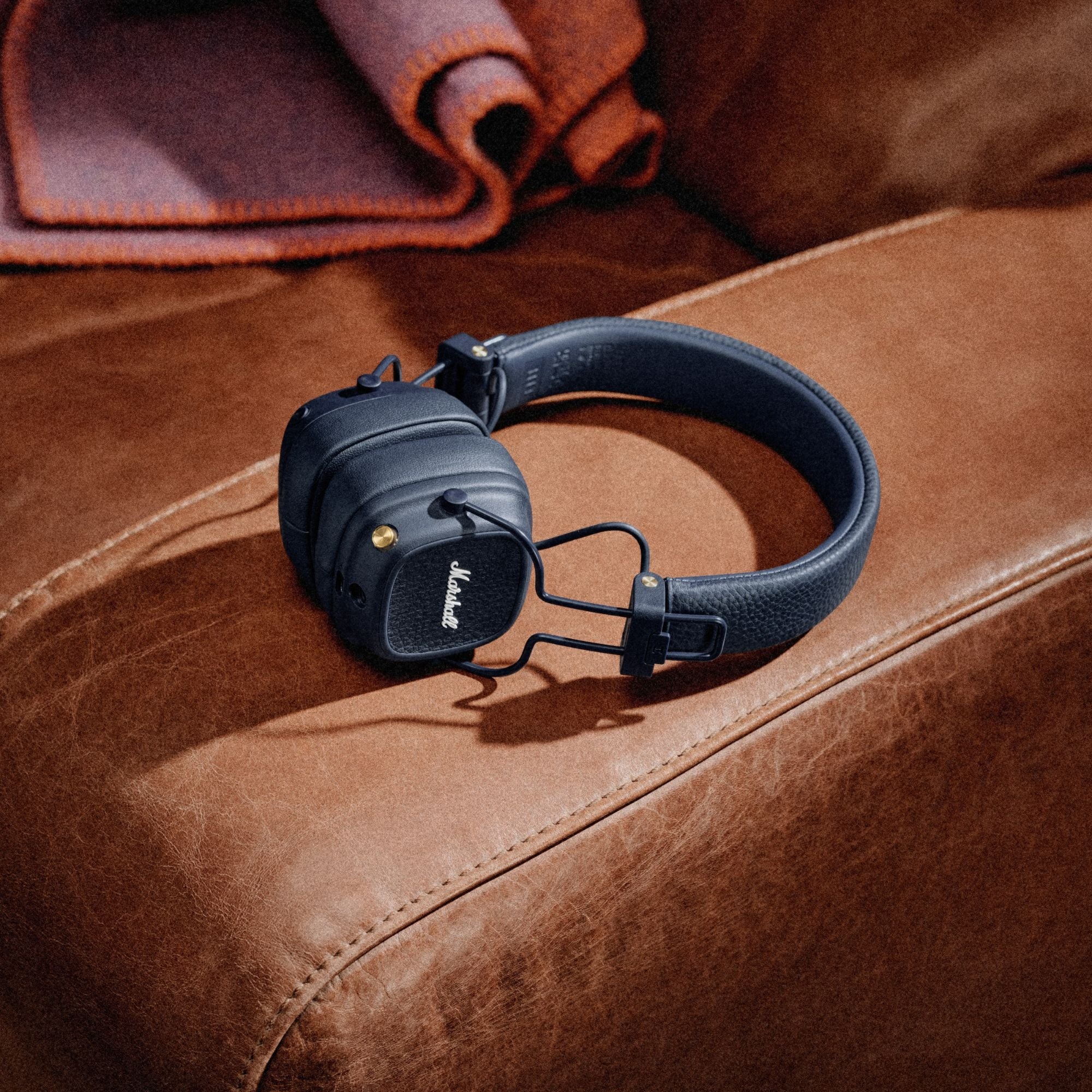 Marshall Major V Bluetooth On Ear Headphones Midnight Blue