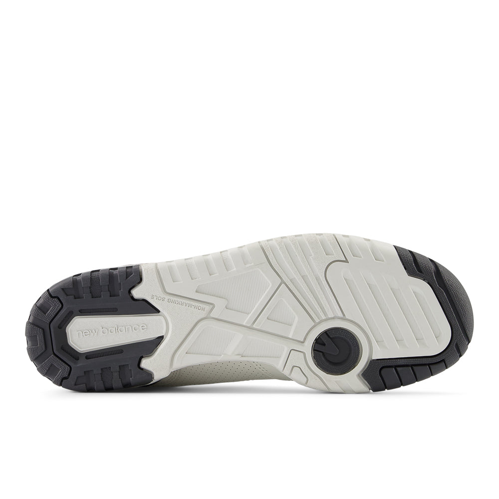 Tênis New Balance 550 Feminino Bege e Preto
