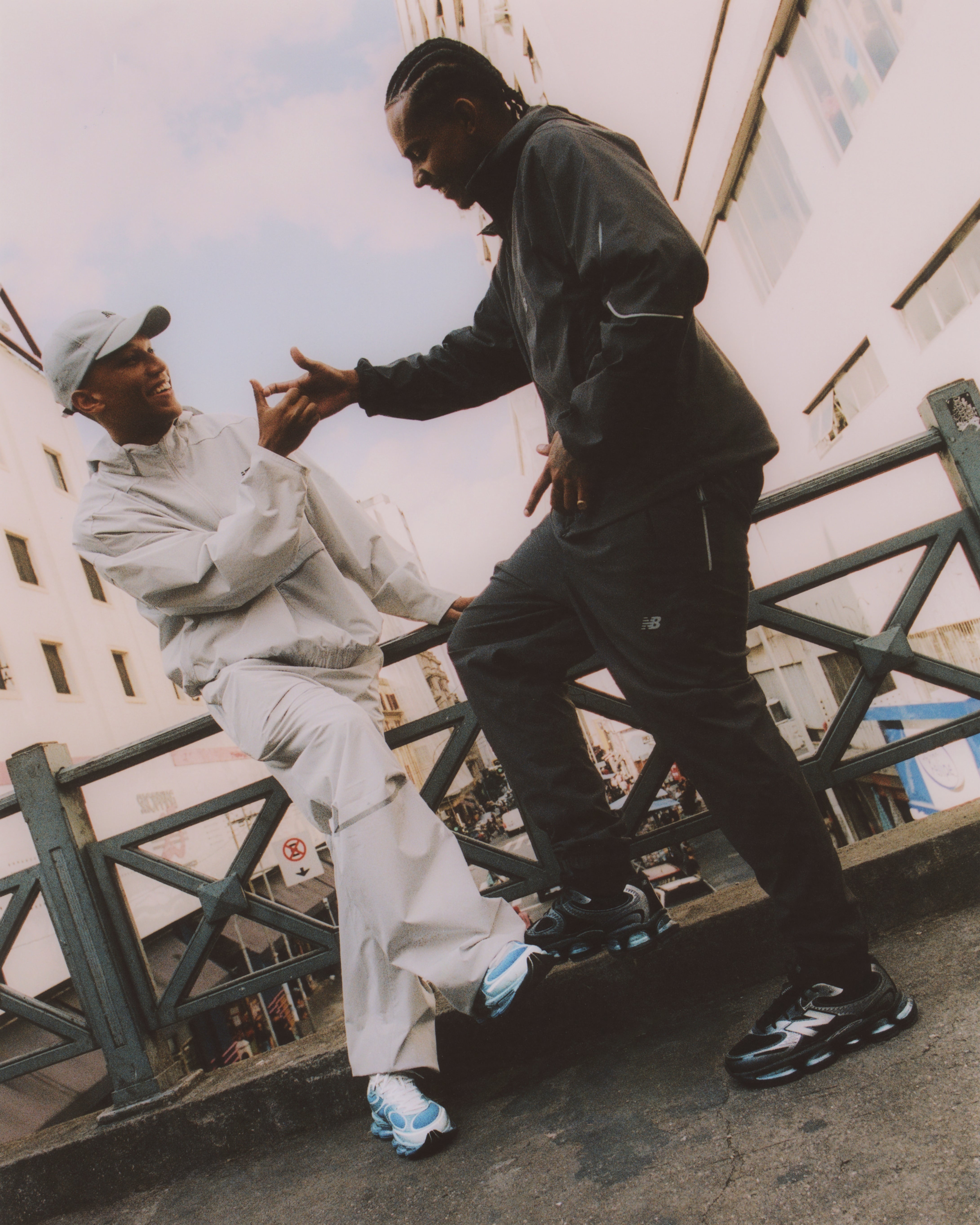 Tênis New Balance 2000 Abzorb Unissex Preto Grafite