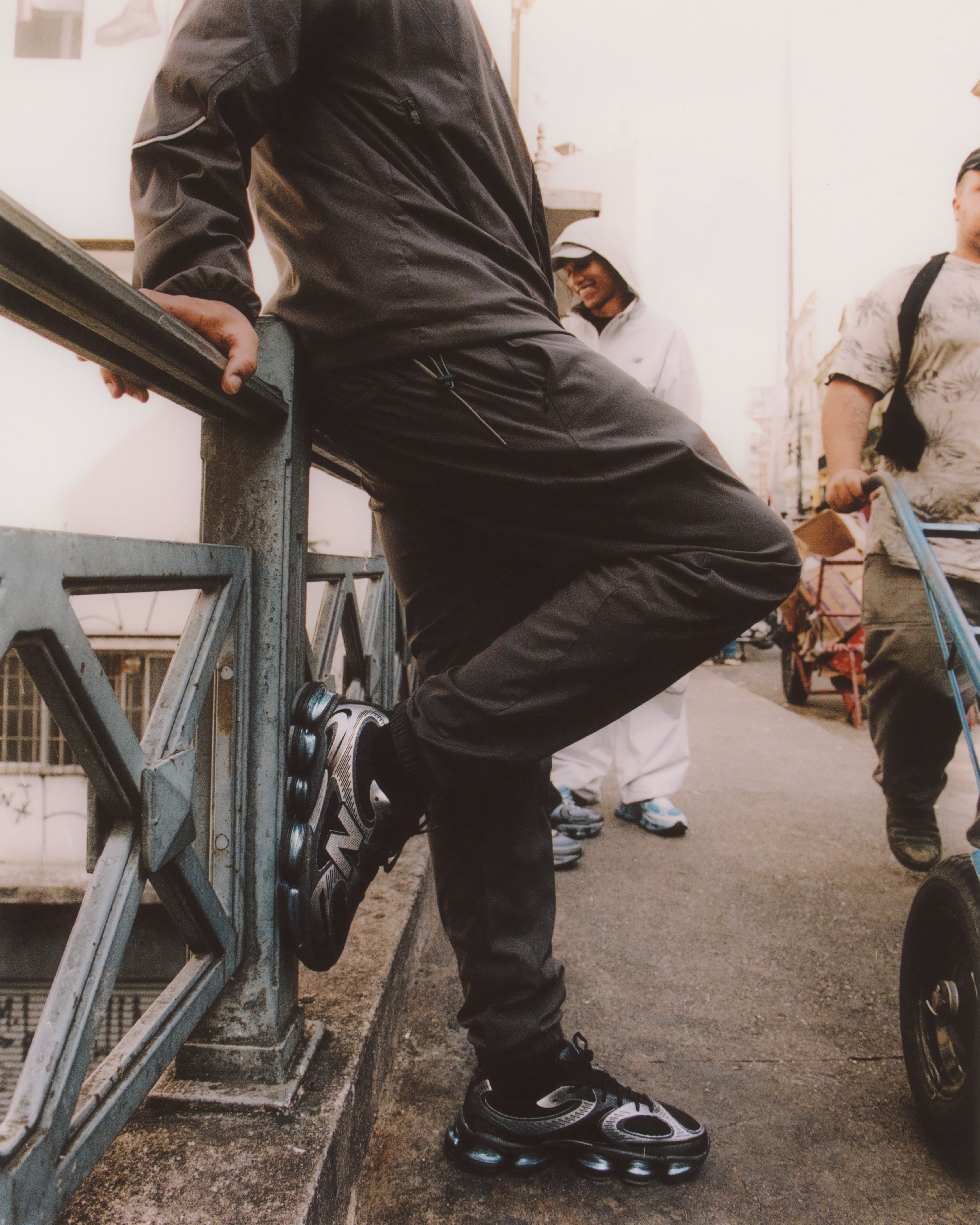 Tênis New Balance 2000 Abzorb Unissex Preto Grafite