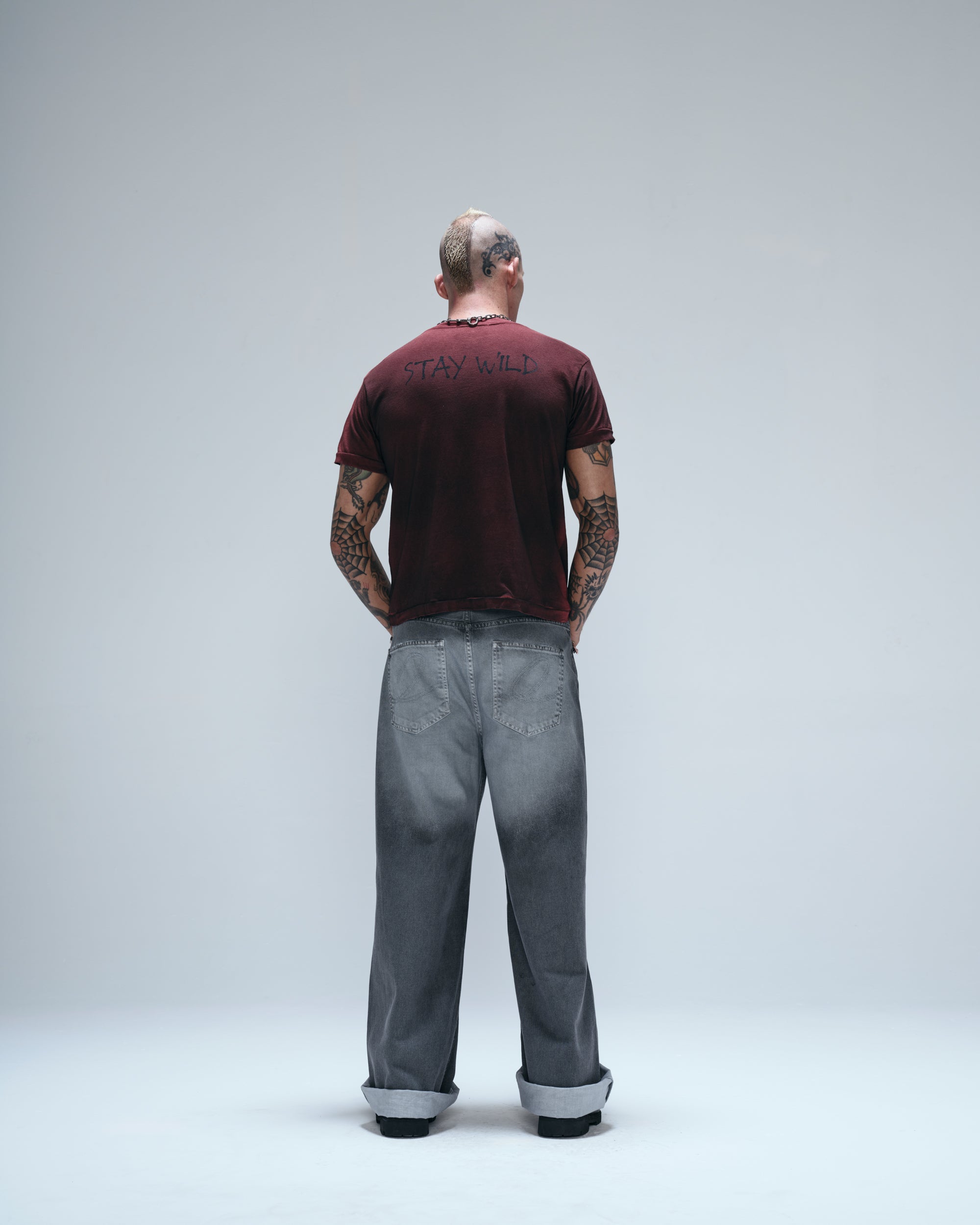 Camiseta Regular Egho Stay Wild Vermelha