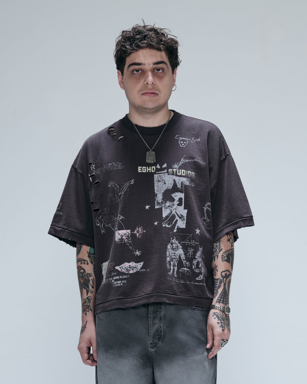 Camiseta Overboxy Egho Zine Preto Estonado