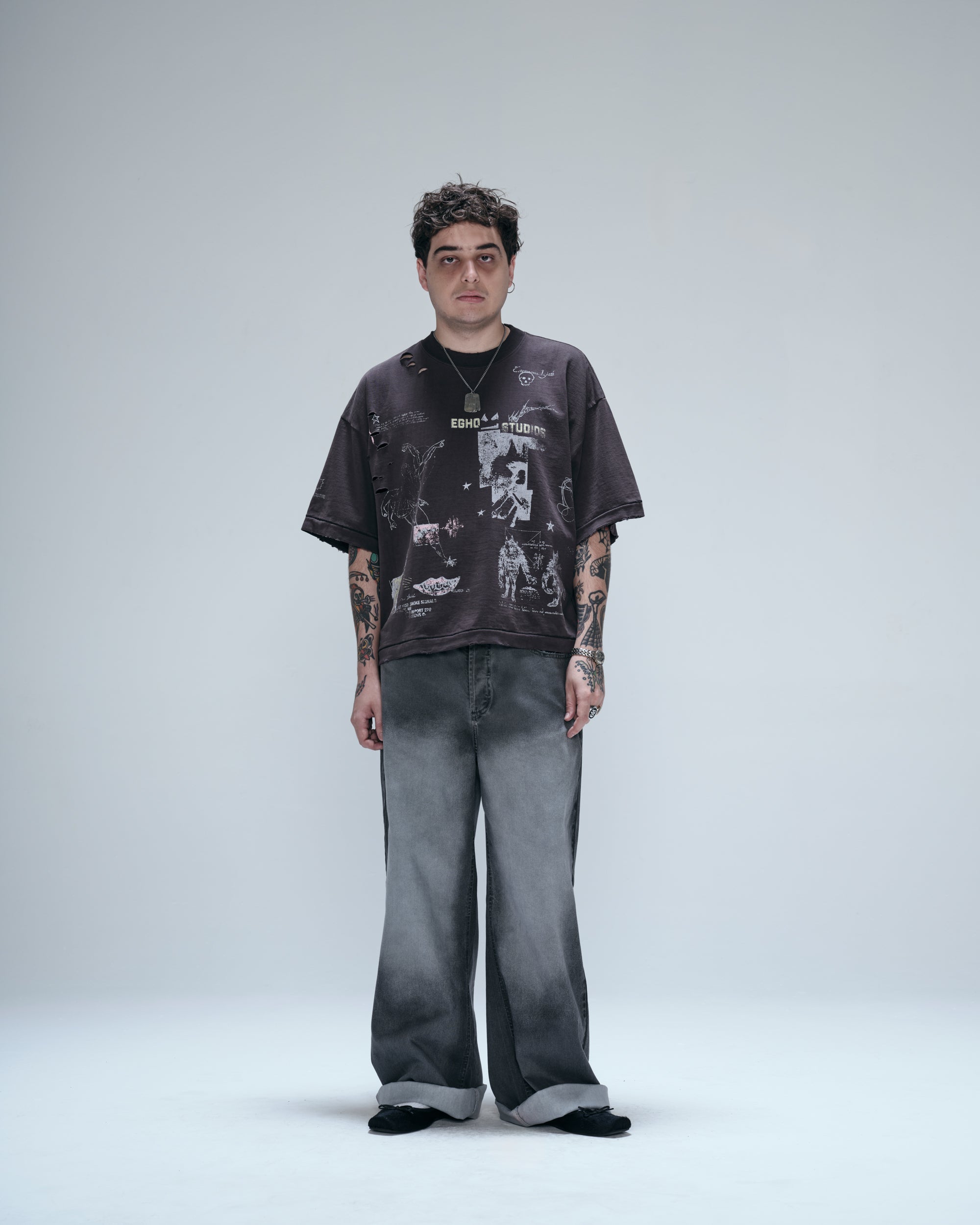 Camiseta Overboxy Egho Zine Preto Estonado