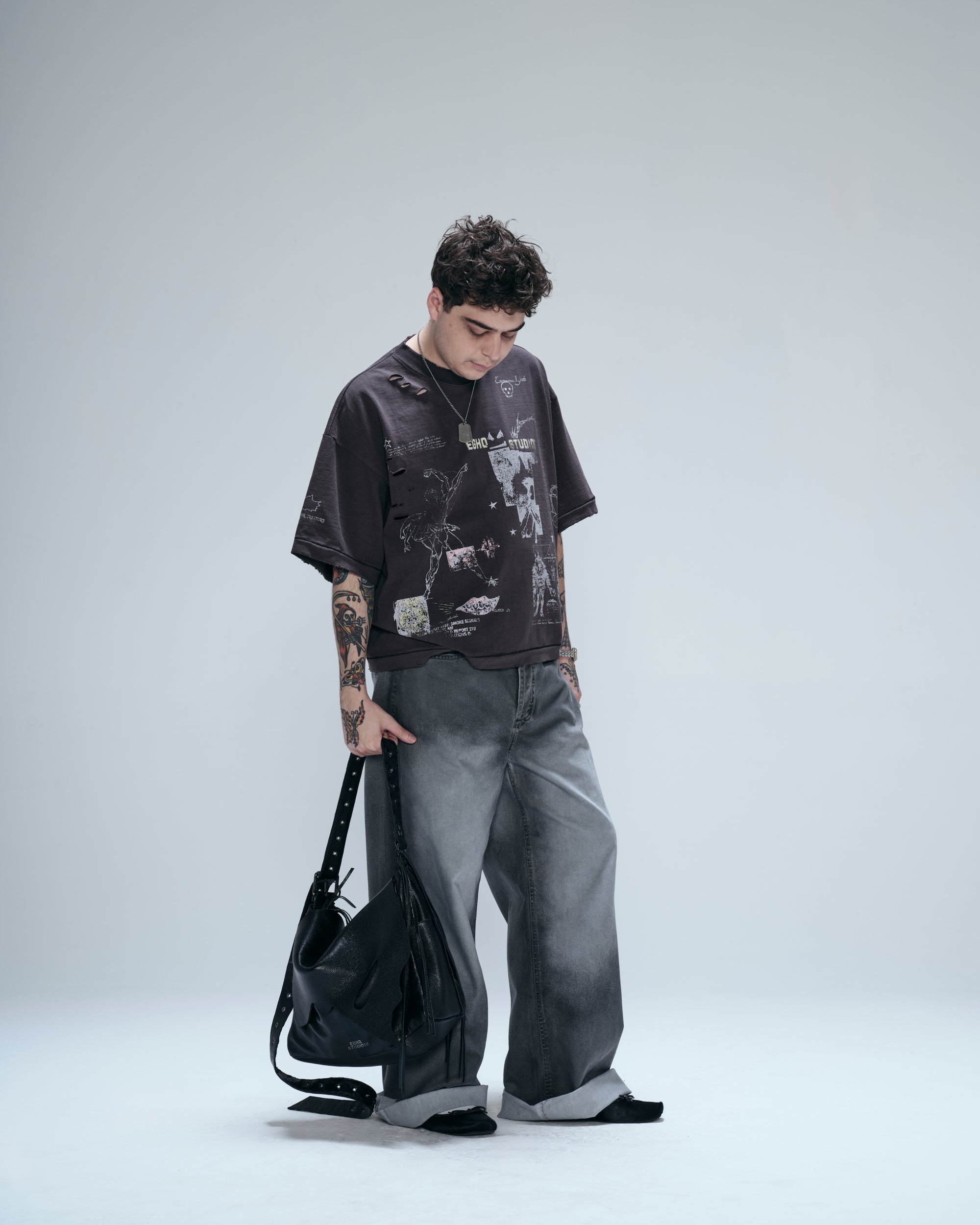 Camiseta Overboxy Egho Zine Preto Estonado