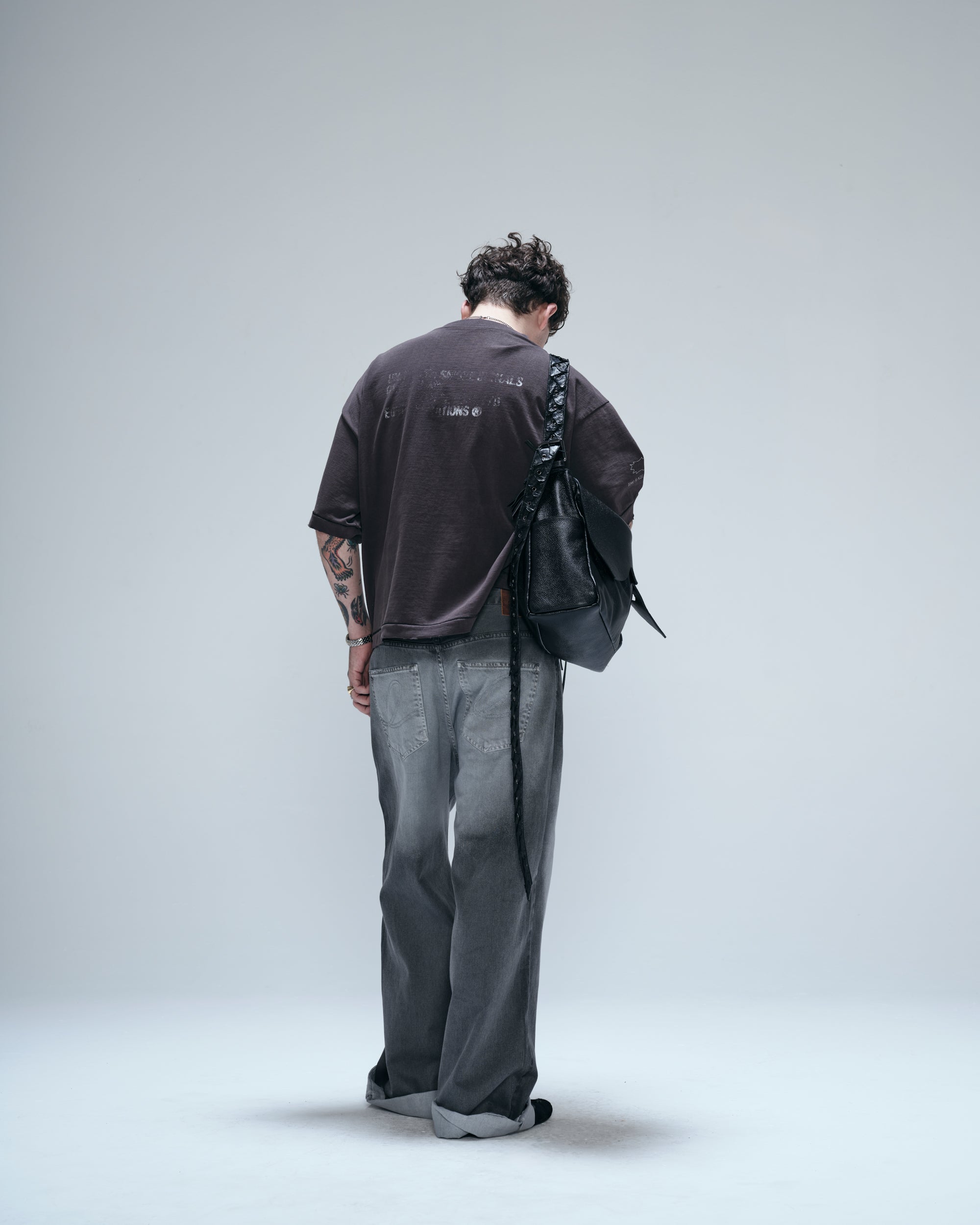 Camiseta Overboxy Egho Zine Preto Estonado