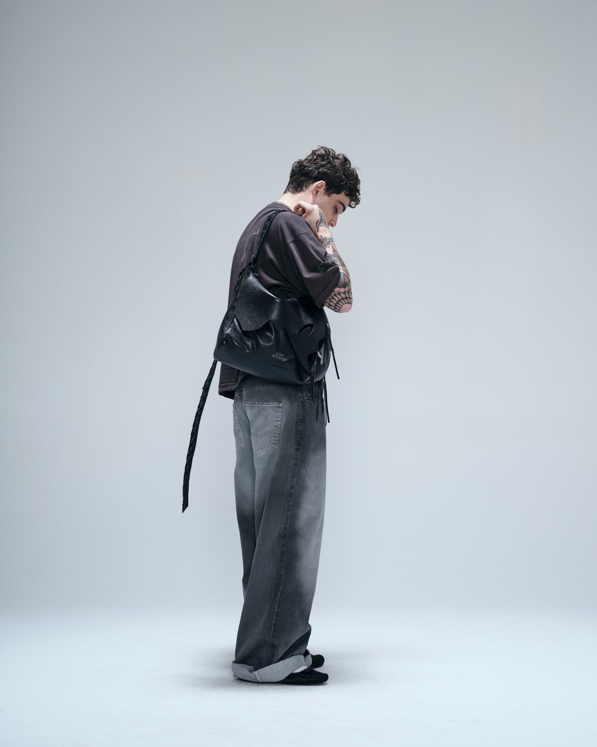 Camiseta Overboxy Egho Zine Preto Estonado