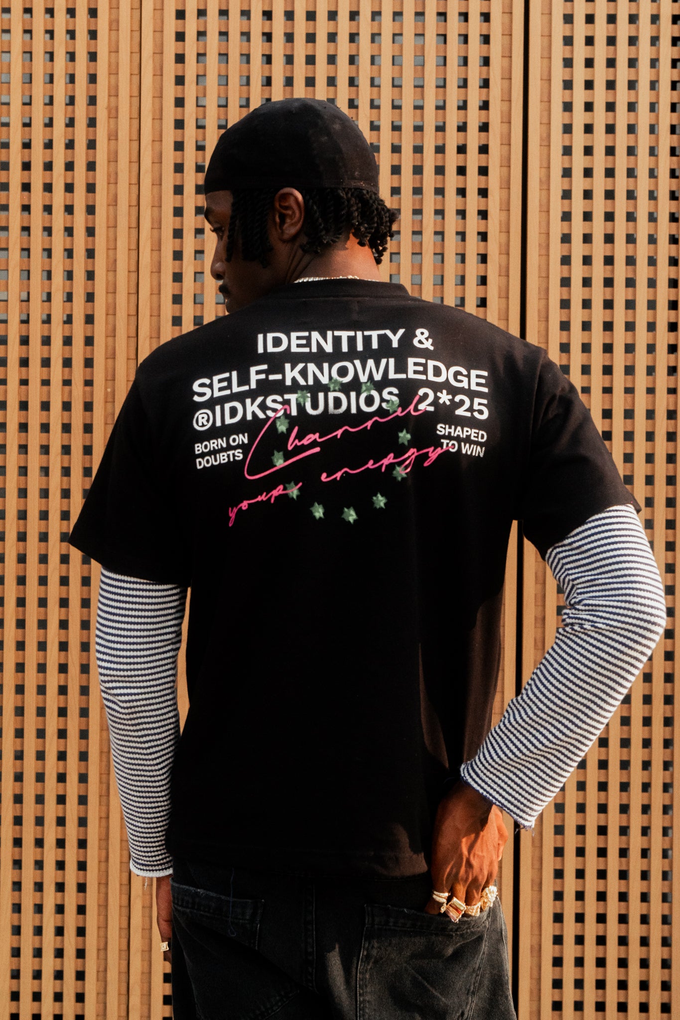 Camiseta IDK Shaped To Win Preta