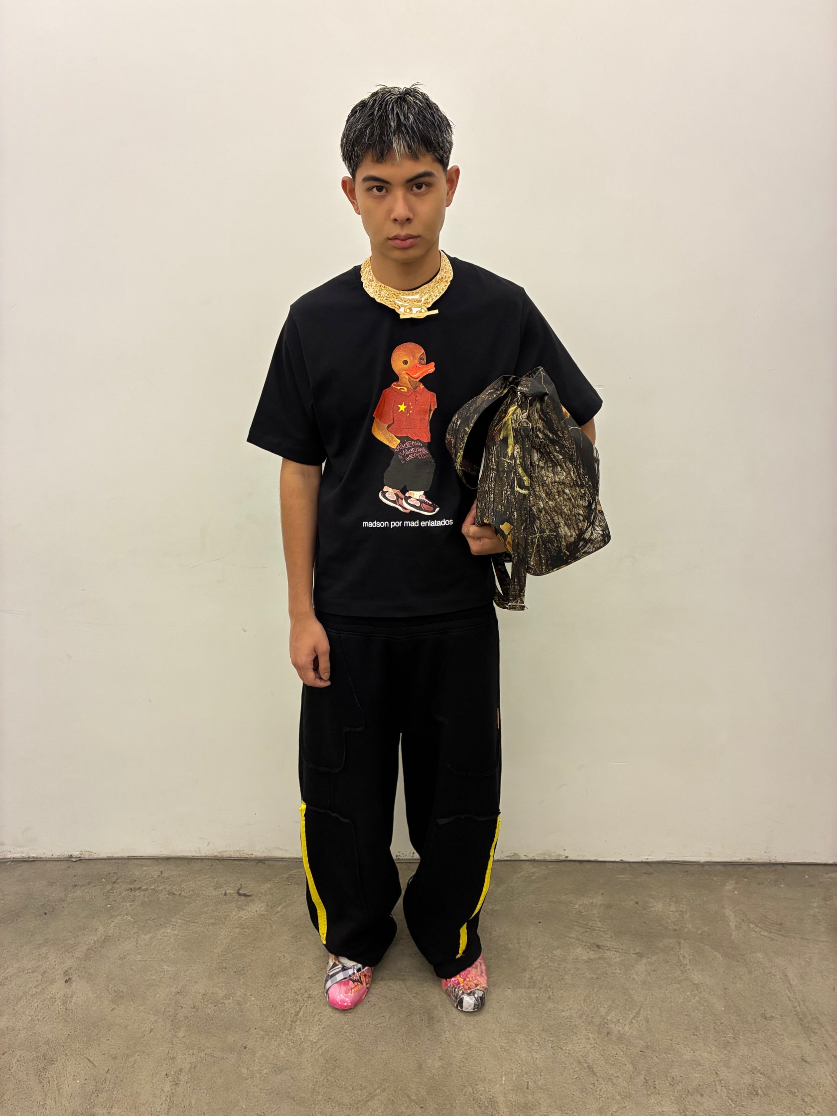 Camiseta Mad Enlatados Madson China Preta