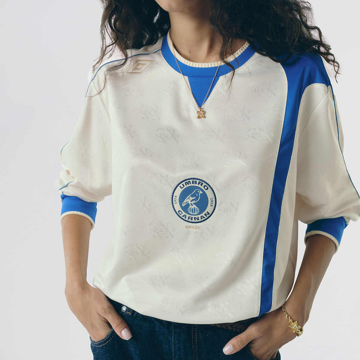 Camisa Jersey Umbro x Carnan Manga Longa Branca e Azul