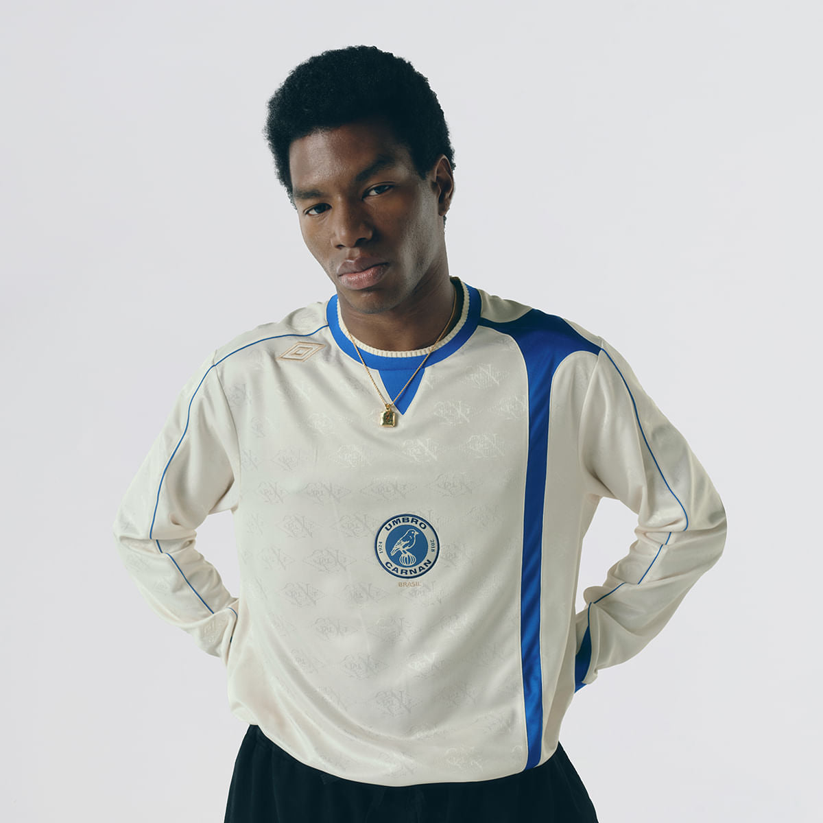 Camisa Jersey Umbro x Carnan Manga Longa Branca e Azul
