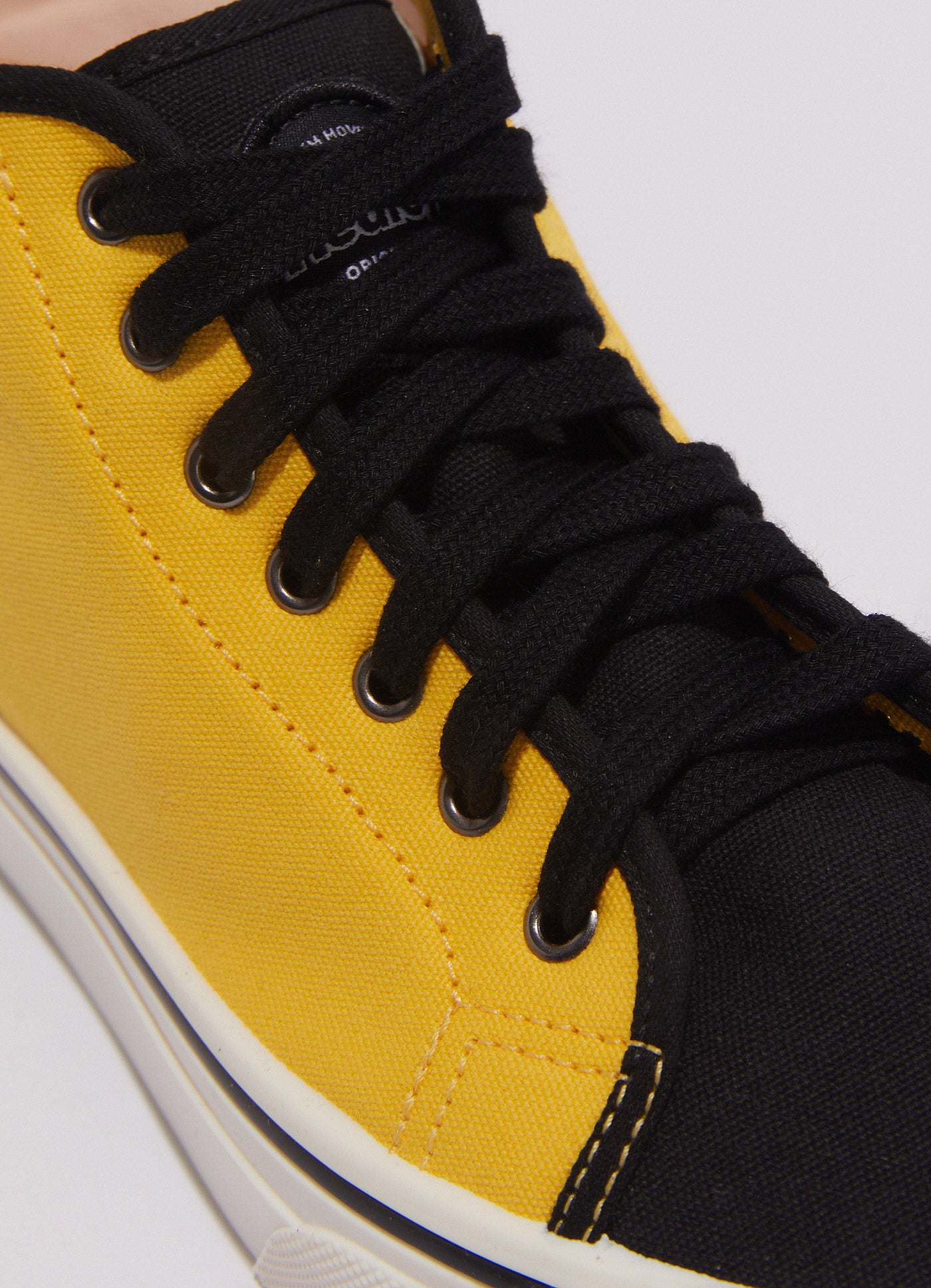 Tênis Originals Cano Alto Bicolor Preto com Amarelo Sol