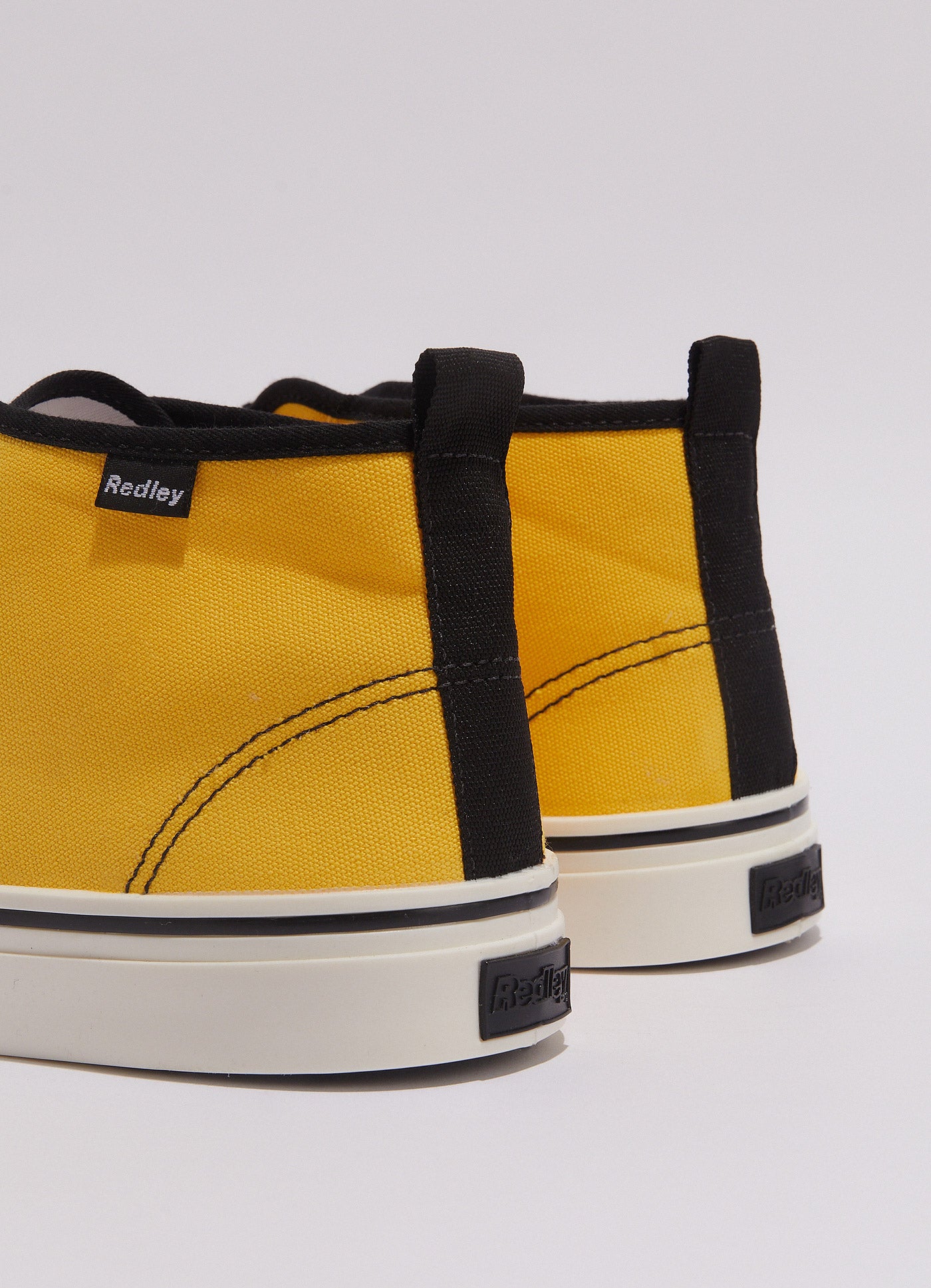 Tênis Originals Cano Alto Bicolor Preto com Amarelo Sol