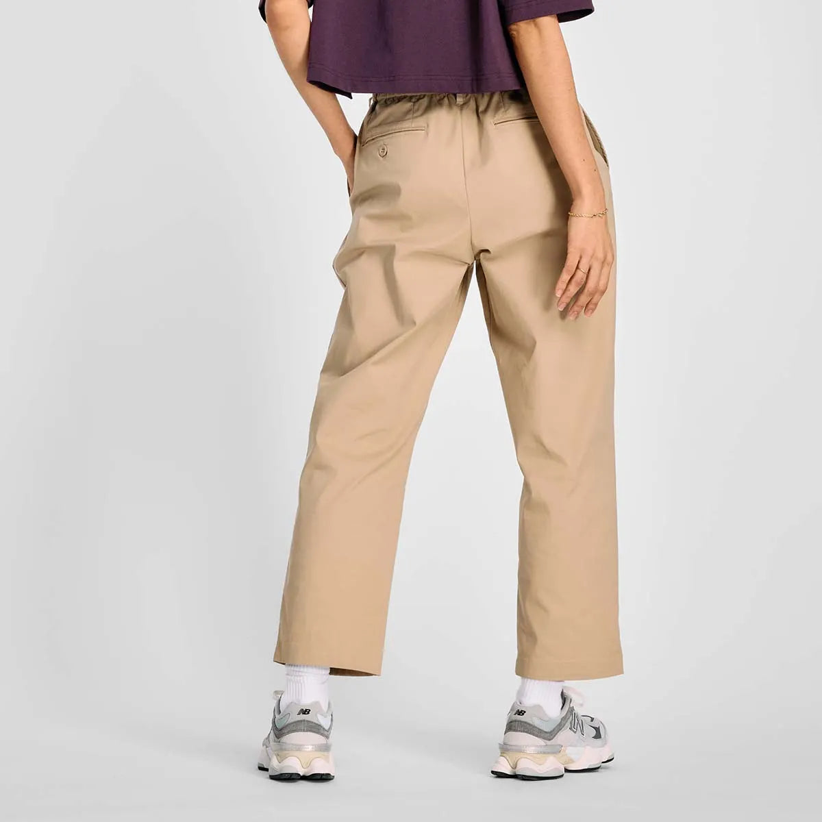 Calça Feminina New Balance Twill Boylston Bege