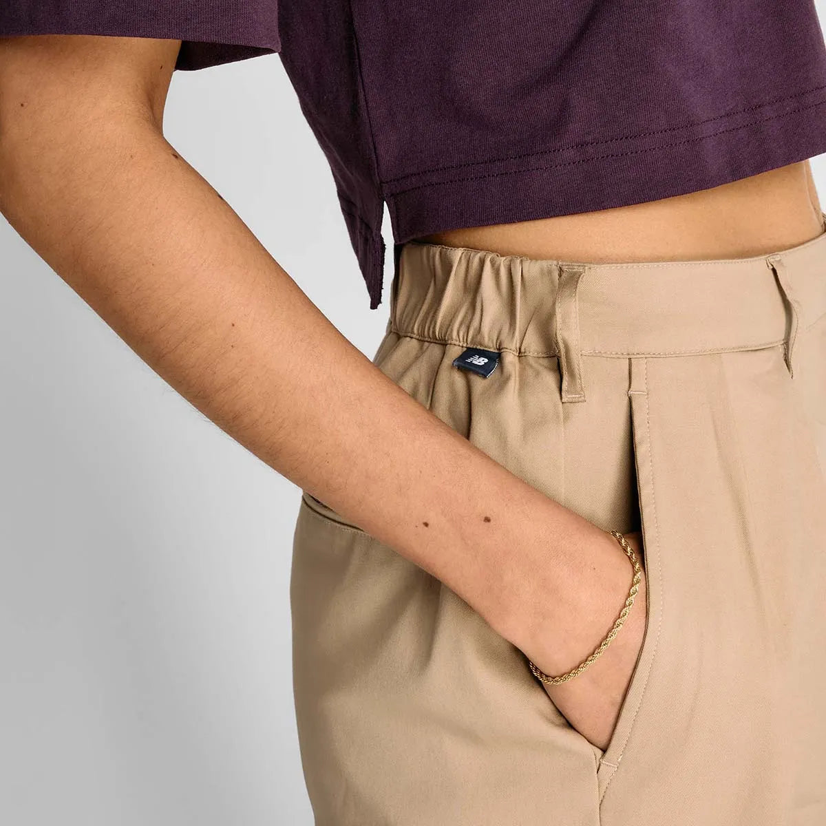 Calça Feminina New Balance Twill Boylston Bege