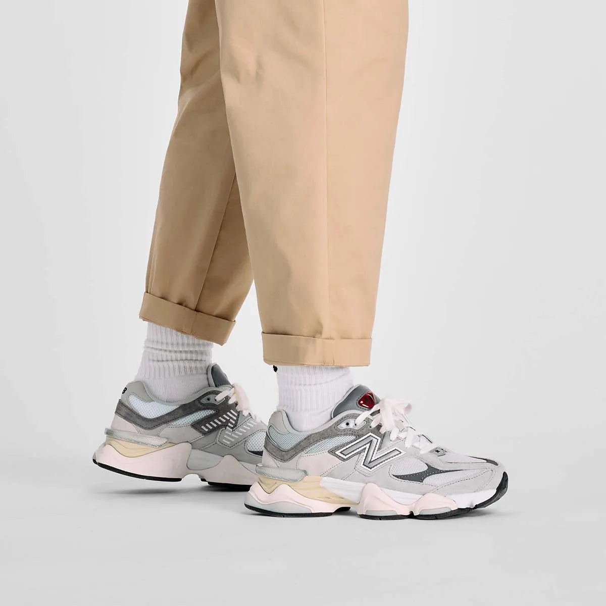 Calça Feminina New Balance Twill Boylston Bege