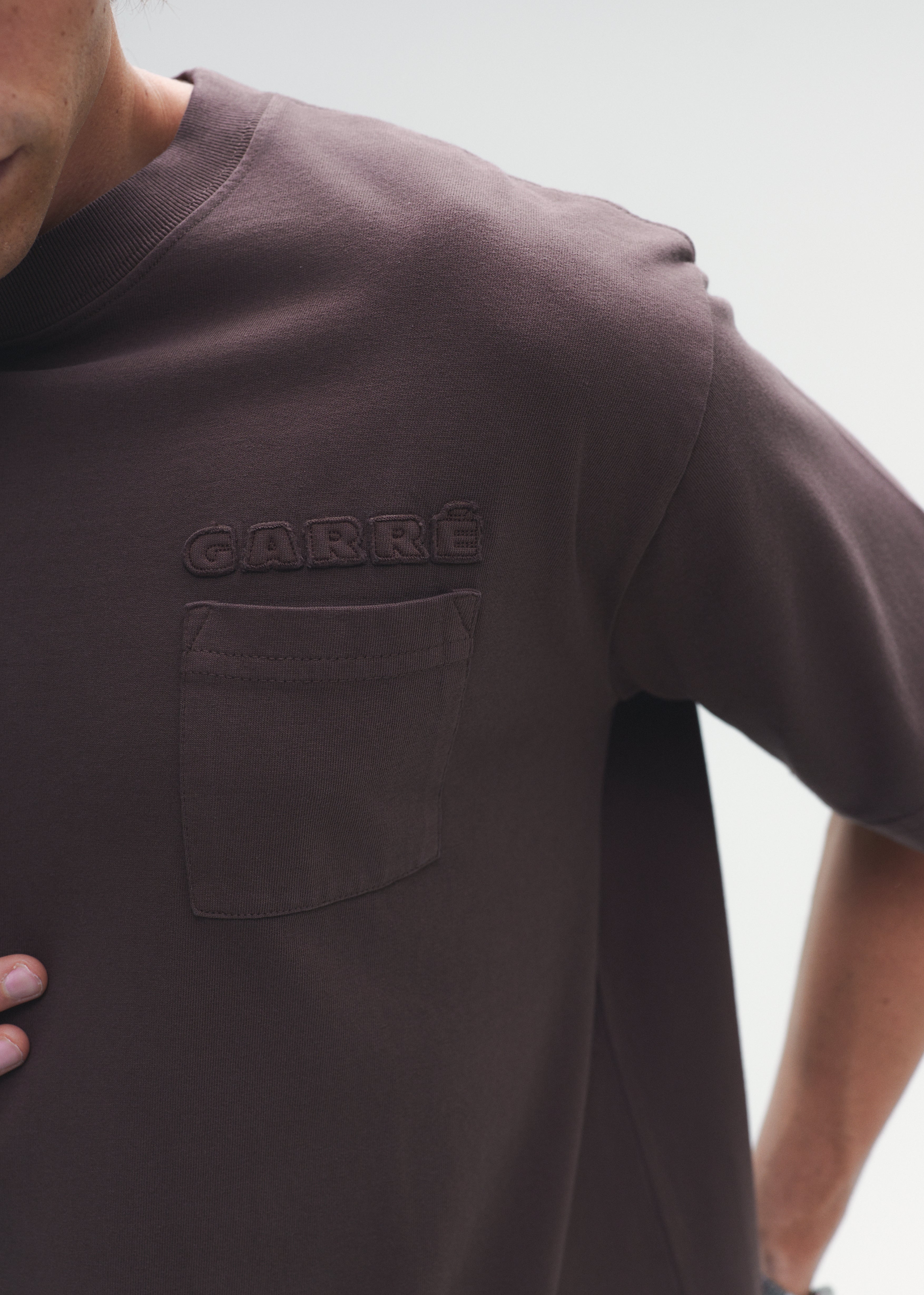 Camiseta Garré Embroidery Pocket Logo Marrom