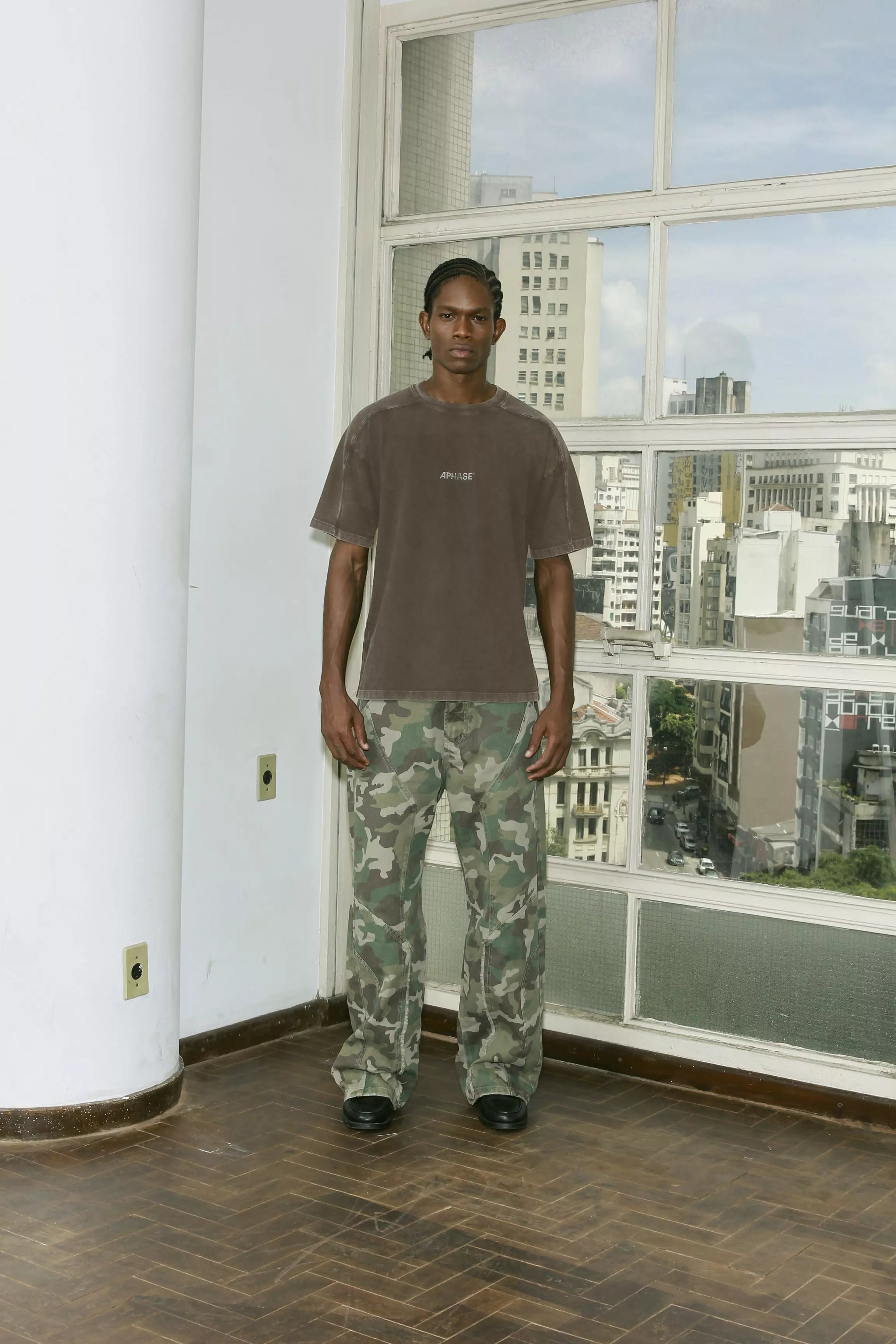 Camiseta Aphase Relaxed Bege Estonada