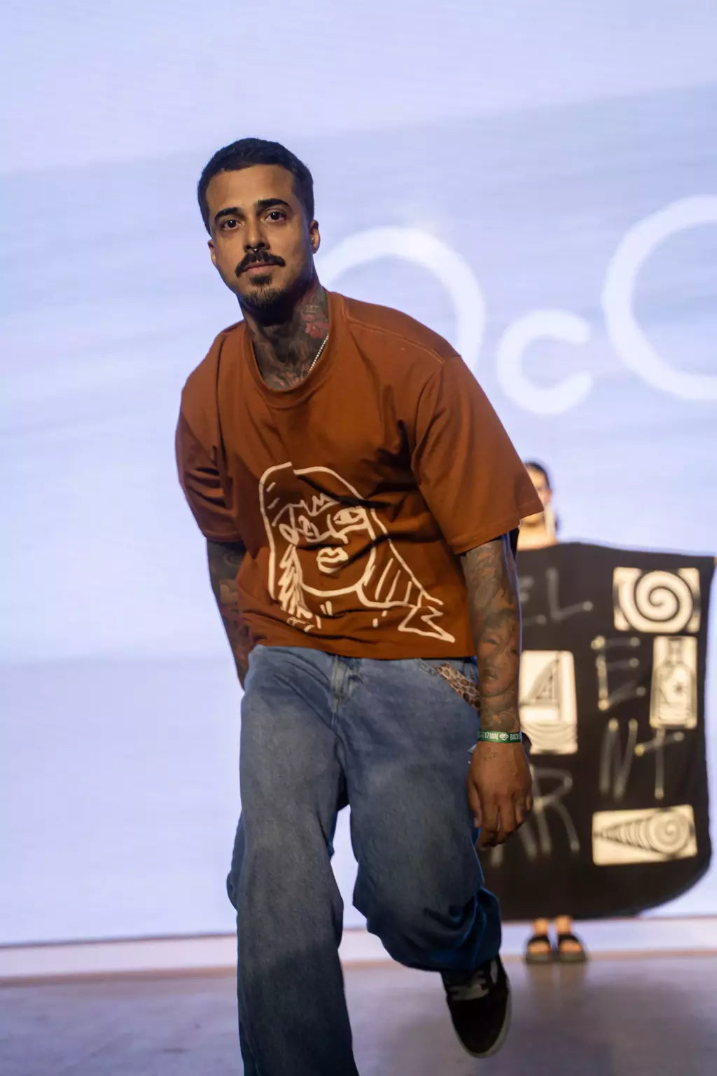 Camiseta OcO Iracema Sketch Marrom