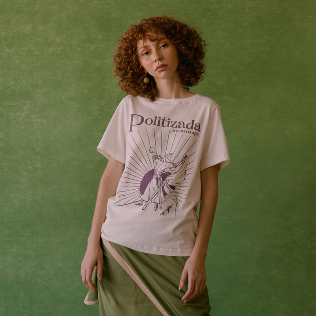 Camiseta Jouer Couture Politizada E Com Tempo