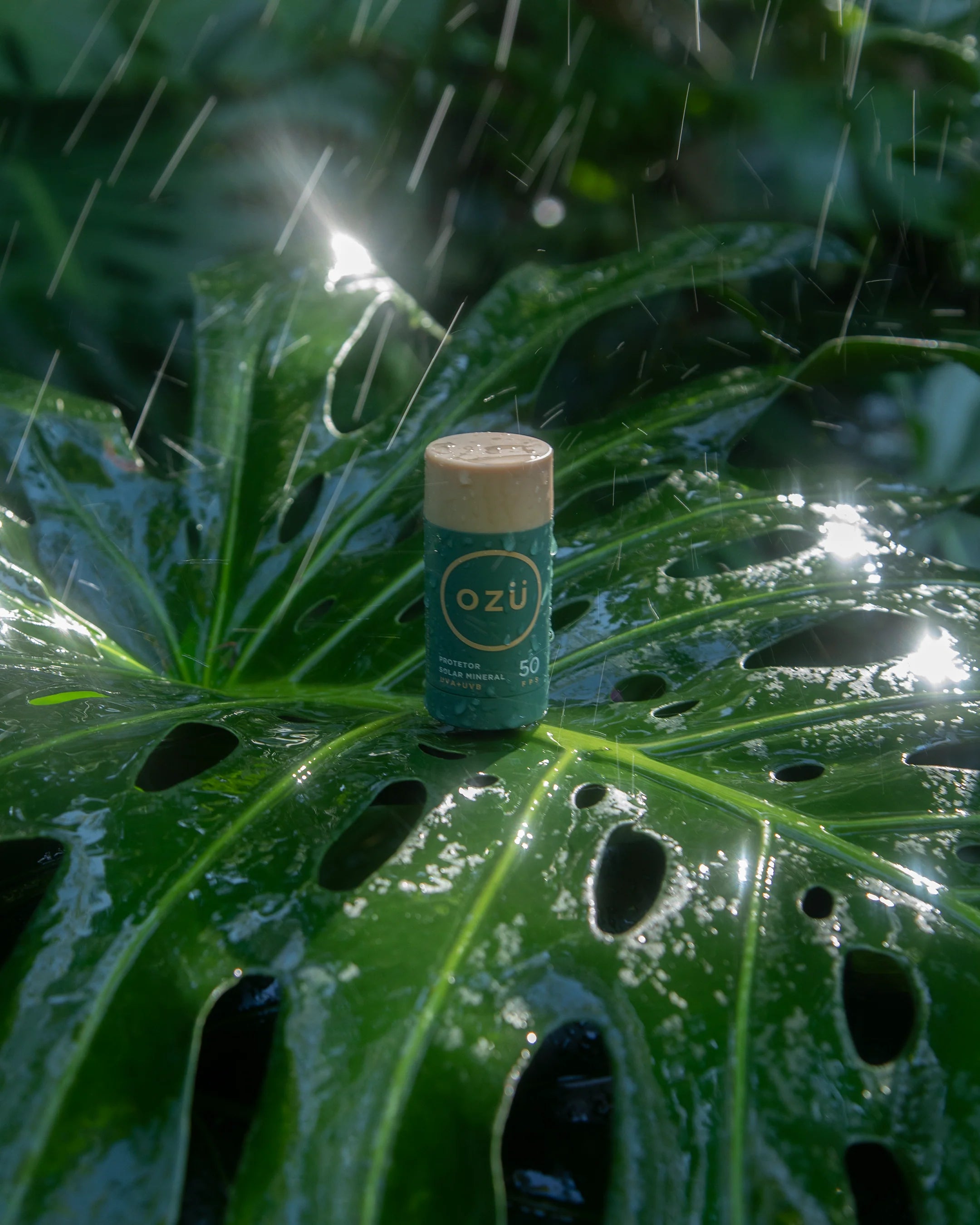 Protetor Solar Mineral Ozu em Bastão FPS50 Cor Elara