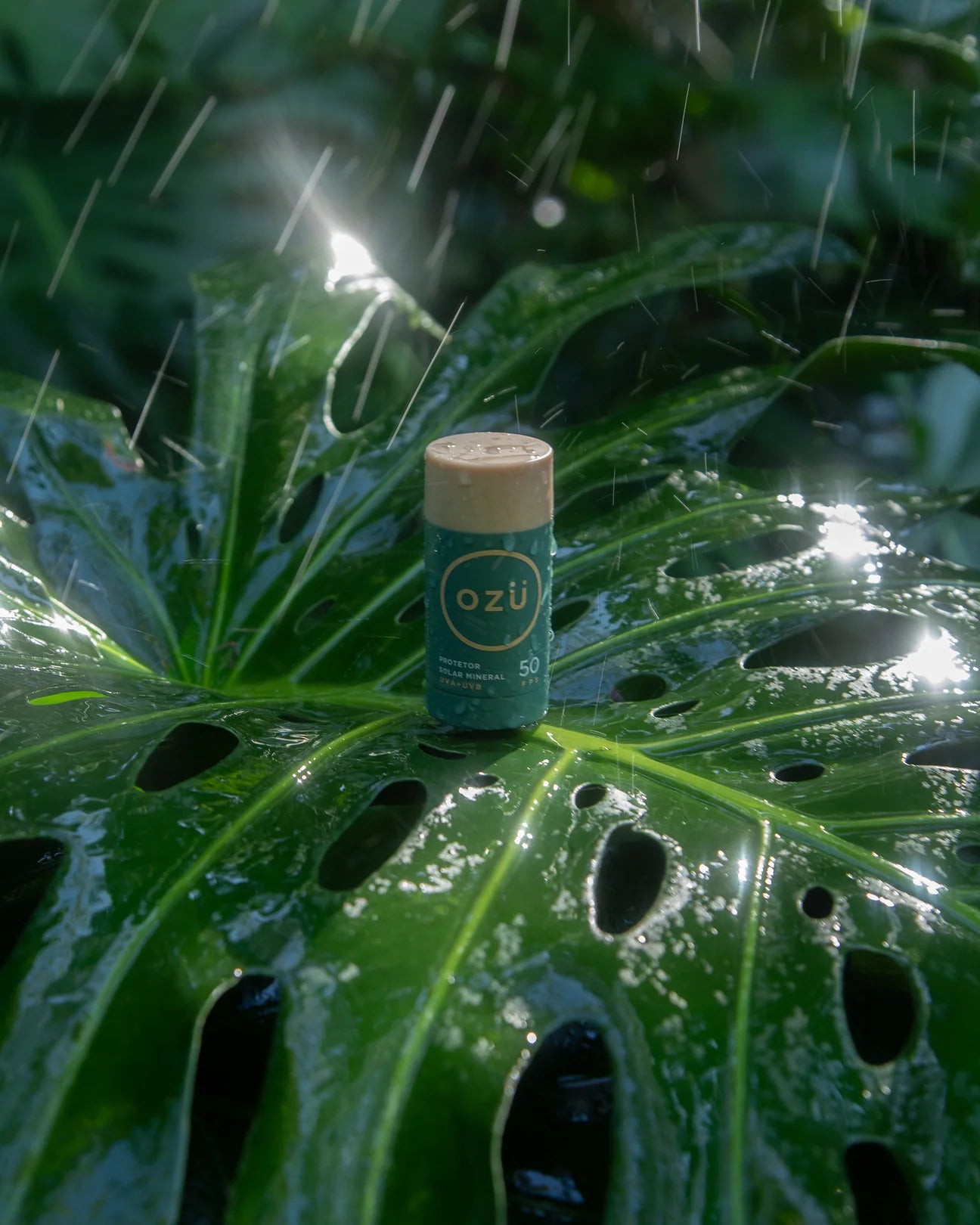 Protetor Solar Mineral Ozu em Bastão FPS50 Cor Io