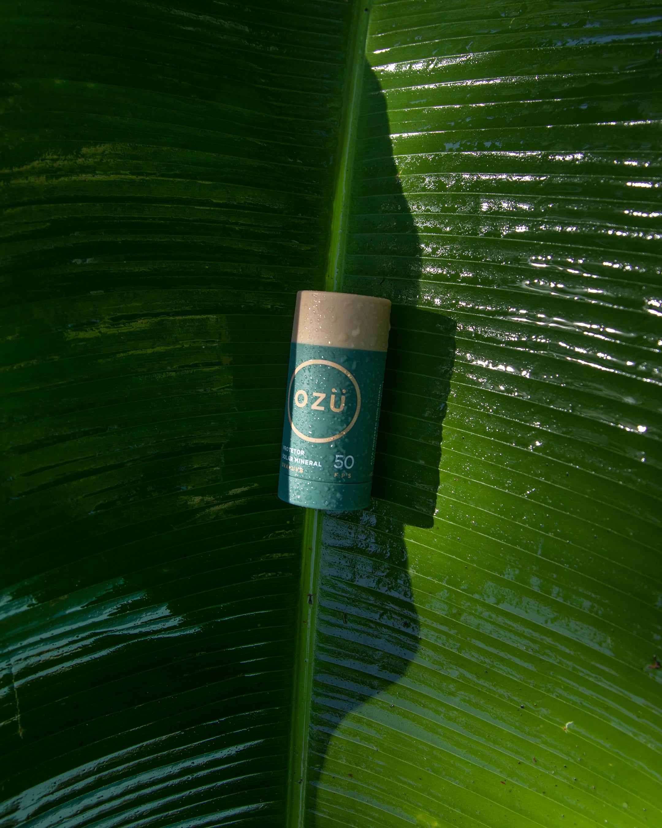 Protetor Solar Mineral Ozu em Bastão FPS50 Cor Elara