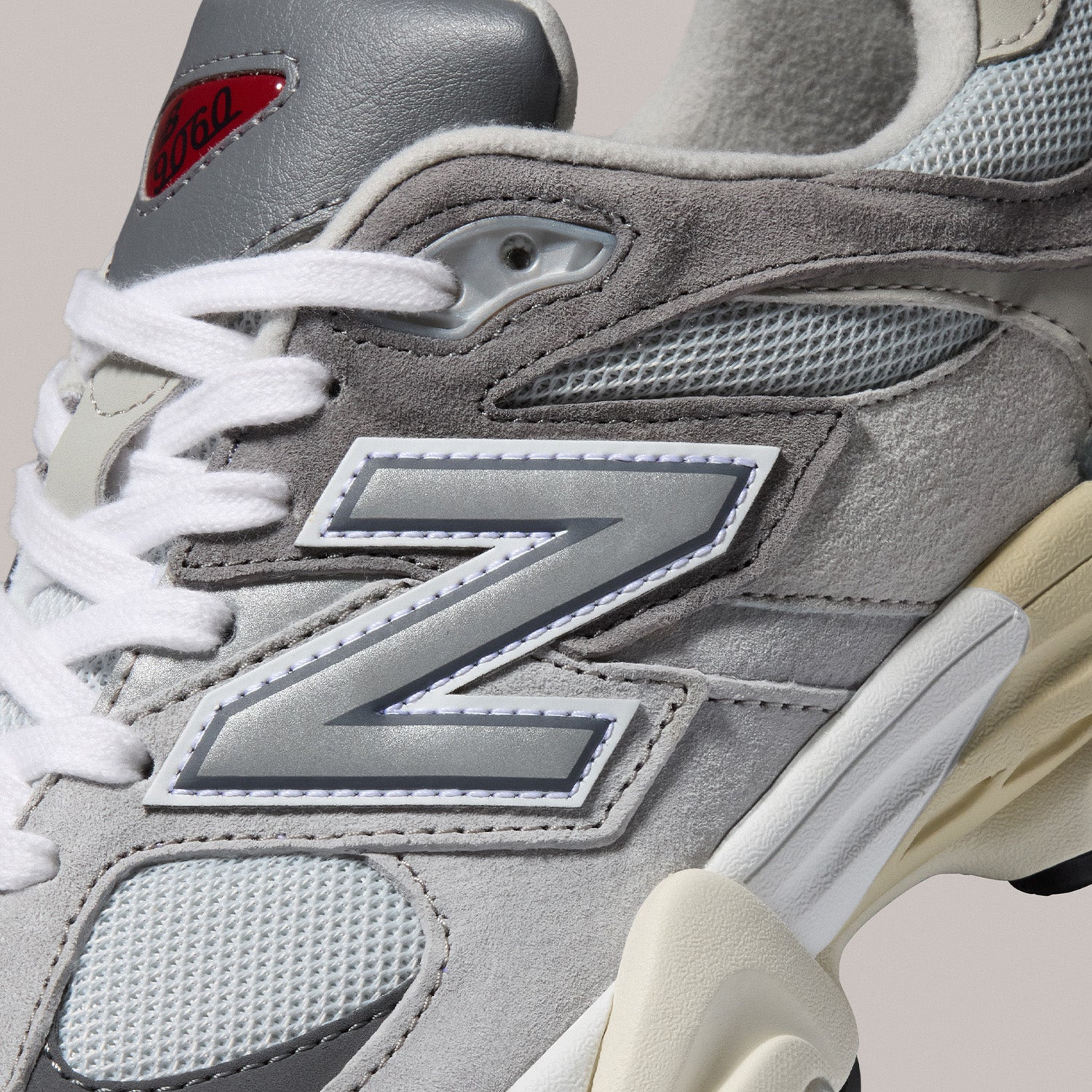 Tênis New Balance 9060 Cinza