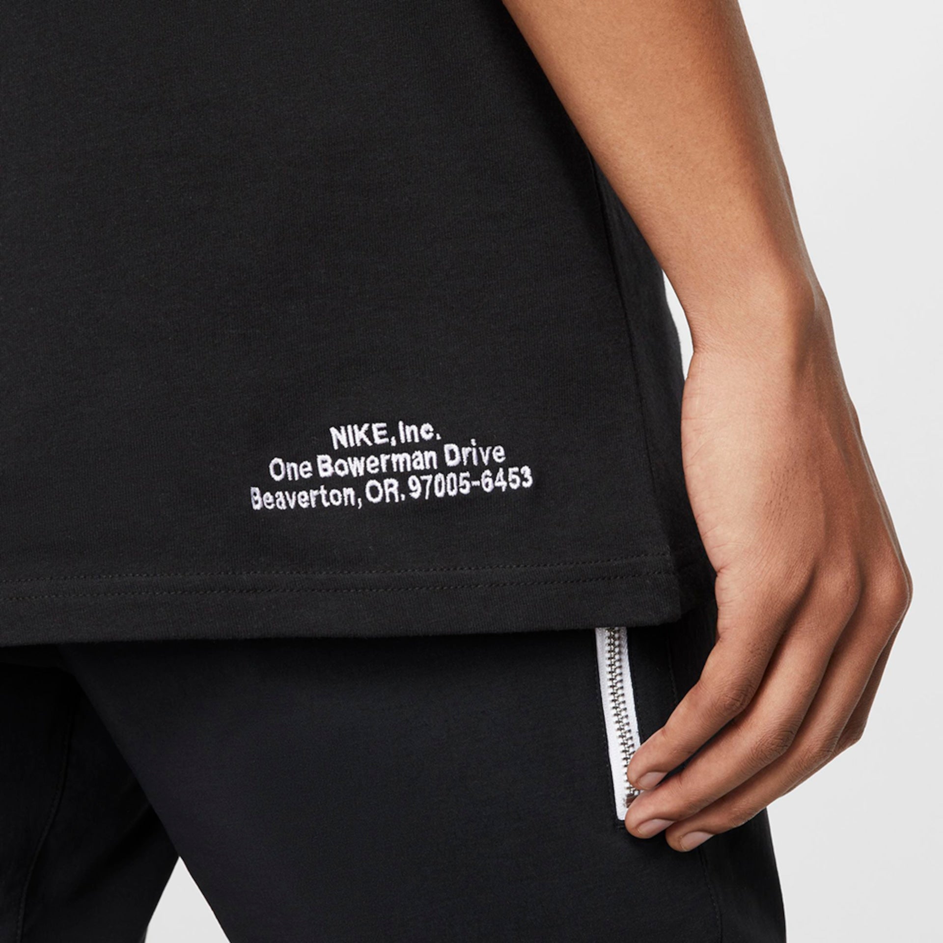 Camiseta Nike Sportswear Authorized Preta