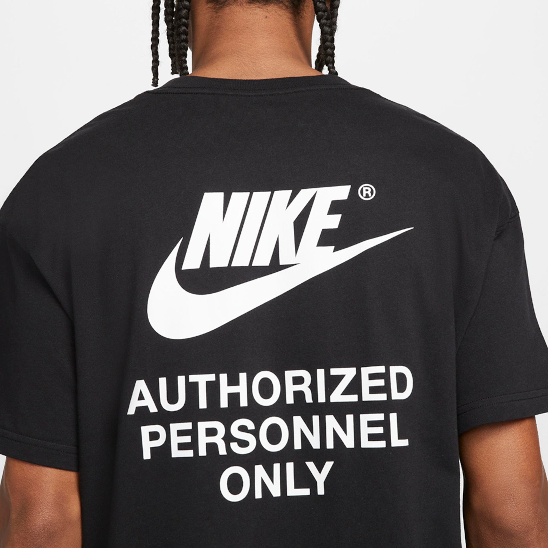 Camiseta Nike Sportswear Authorized Preta