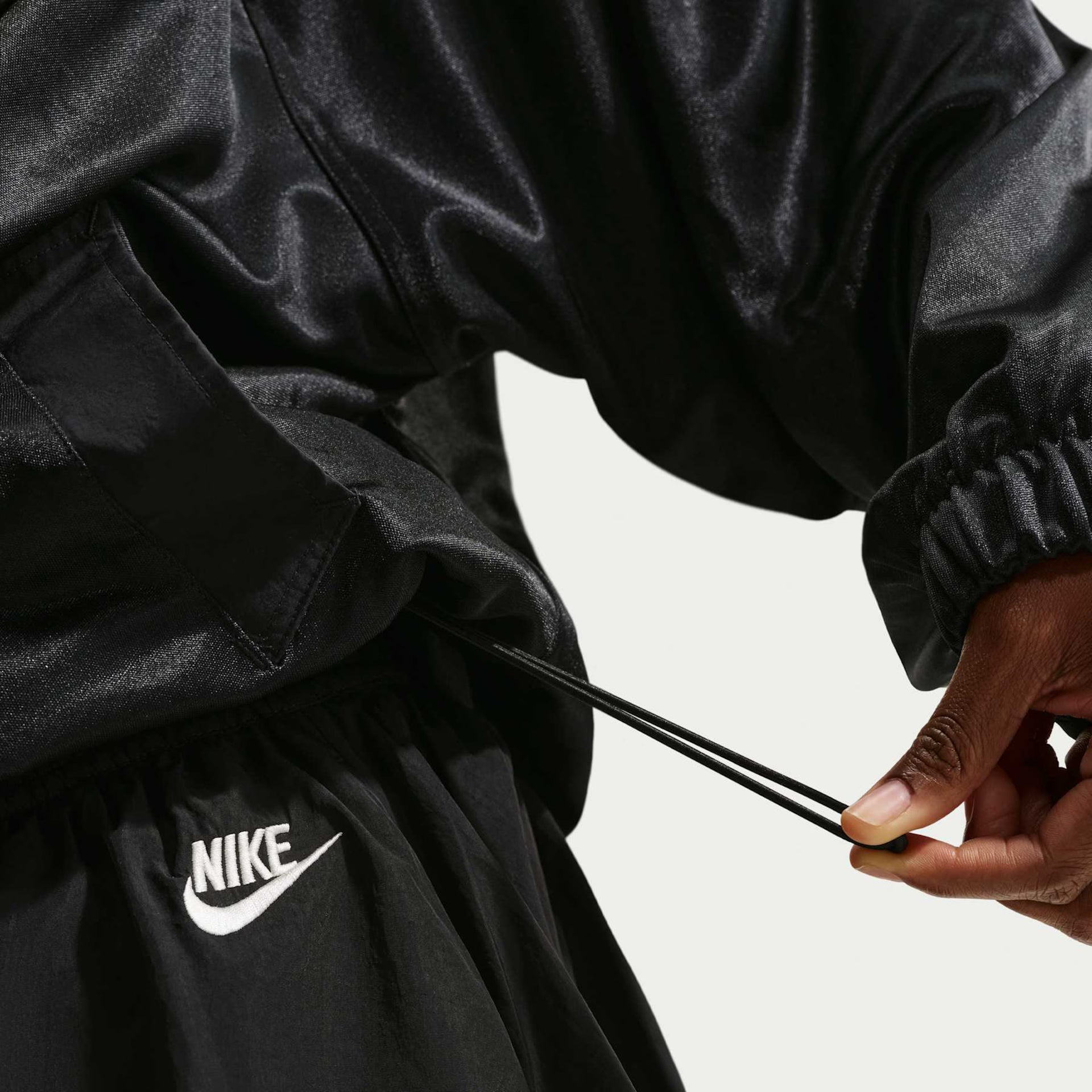 Jaqueta Nike Sportswear Oversized Windrunner Preto