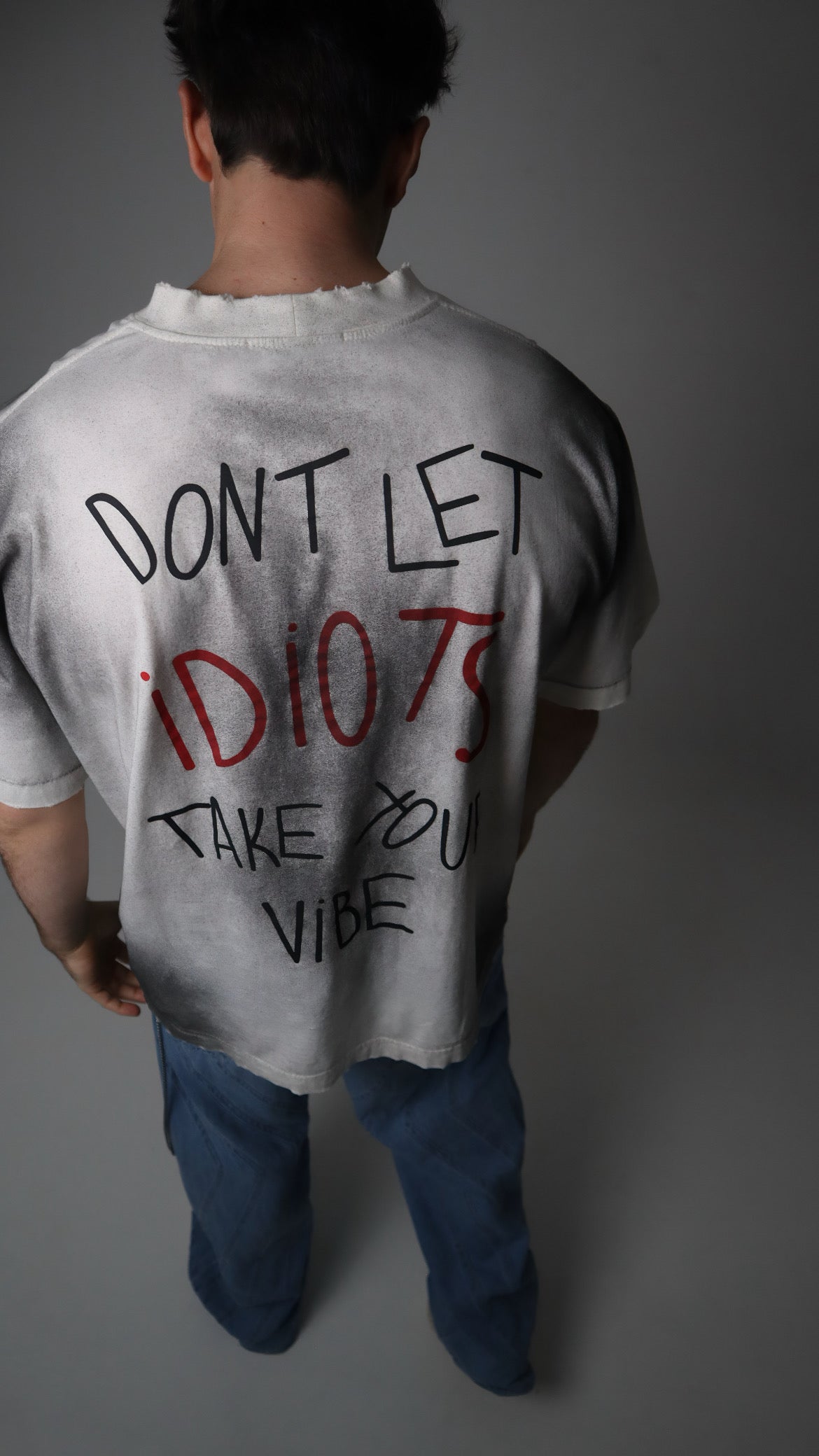 Camisa Adaz Don't Let Idiots Take Your Vibe Off White