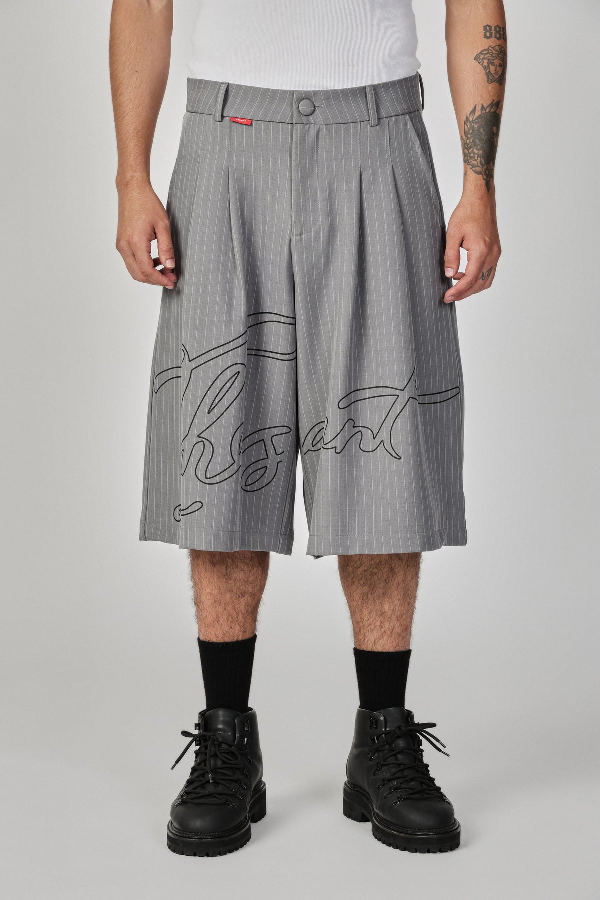 Bermuda TheSaint Cursive Cinza