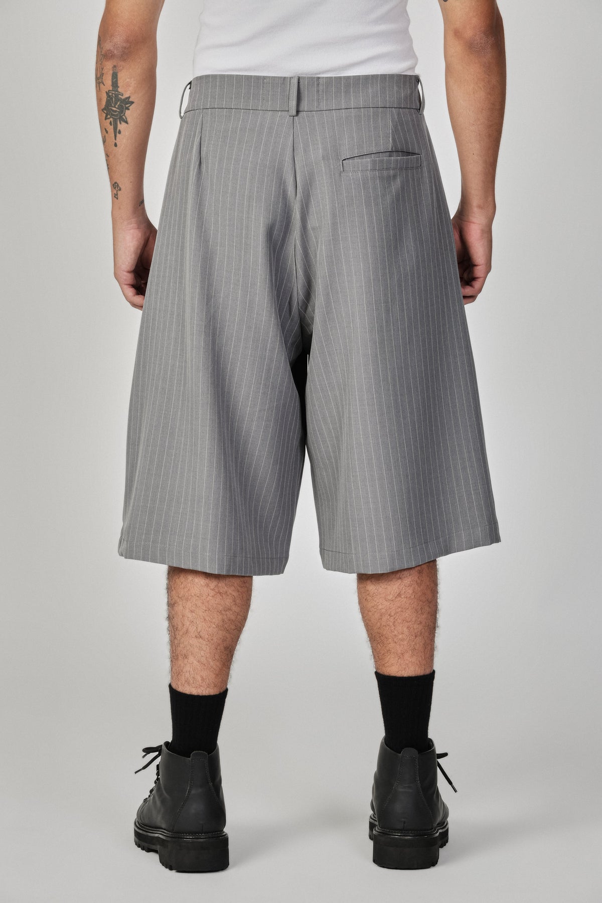 Bermuda TheSaint Cursive Cinza