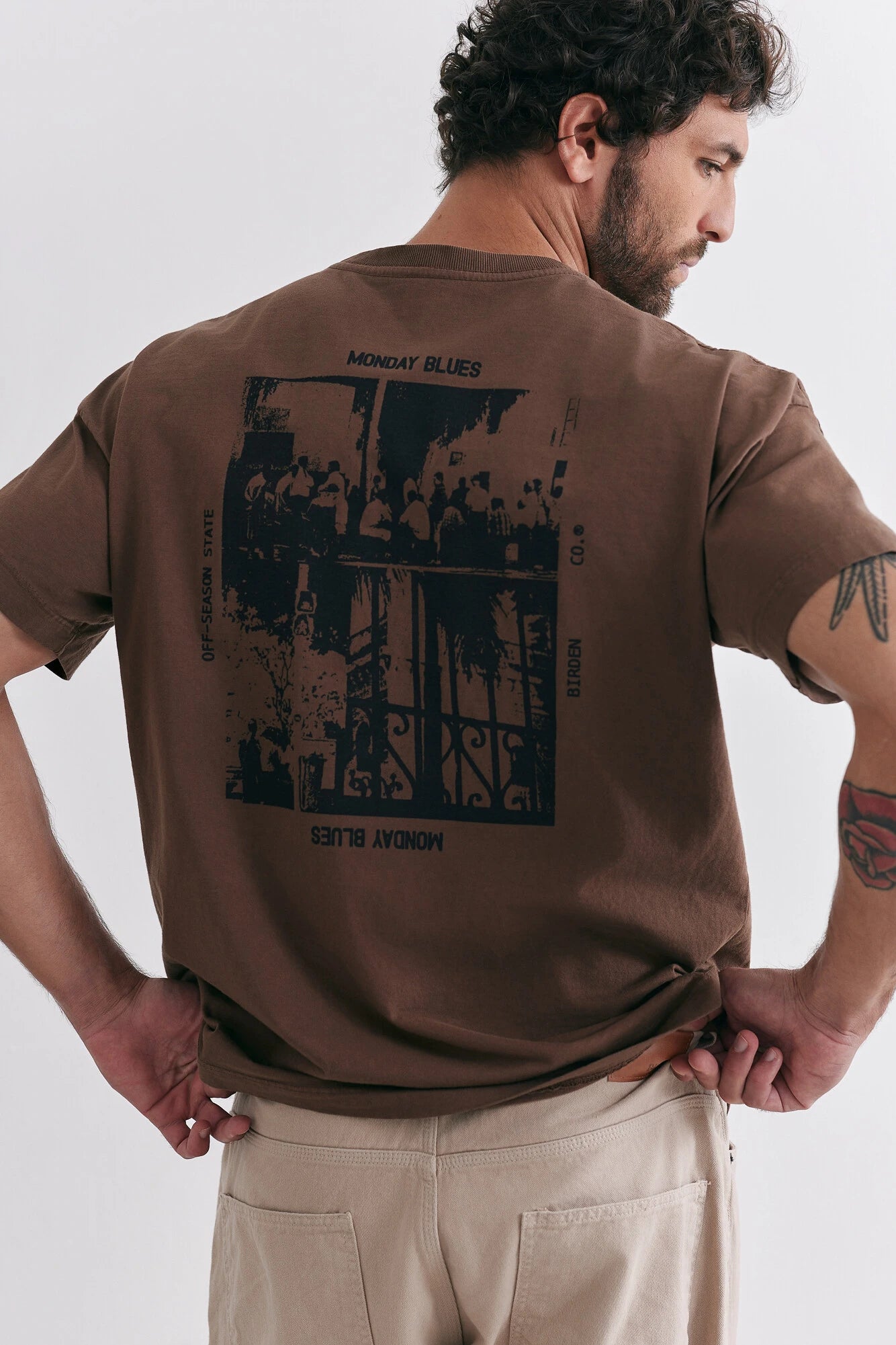 Camiseta Birden Boxy Monday Blues Marrom