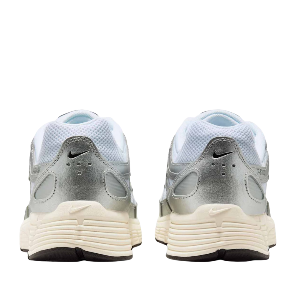 Tênis Nike P-6000 Branco e Prata
