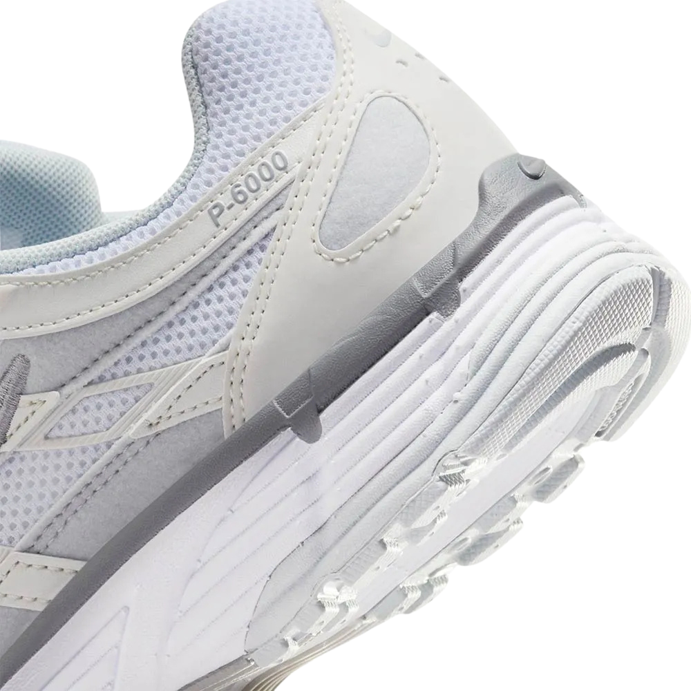 Tênis Nike P-6000 Branco e Cinza