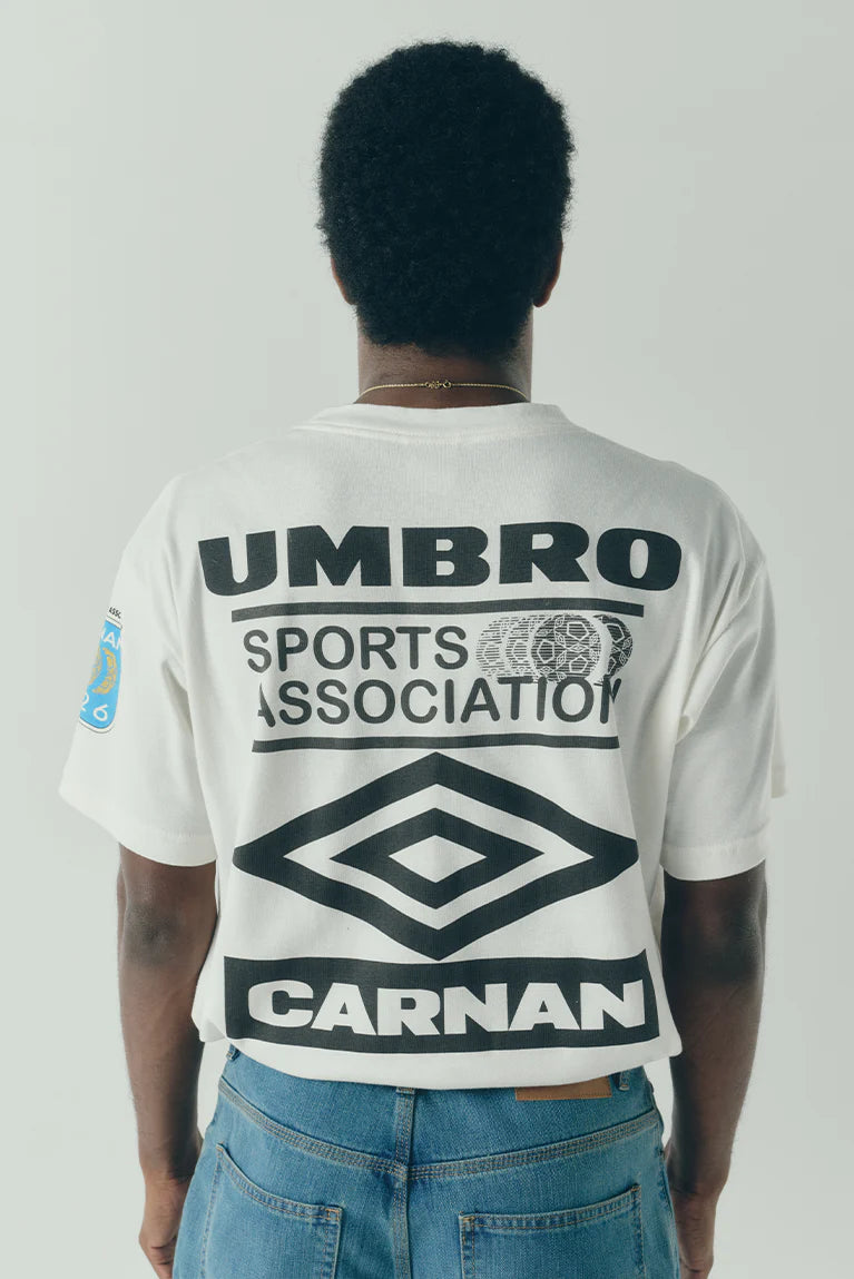 Camiseta Umbro x Carnan Branca
