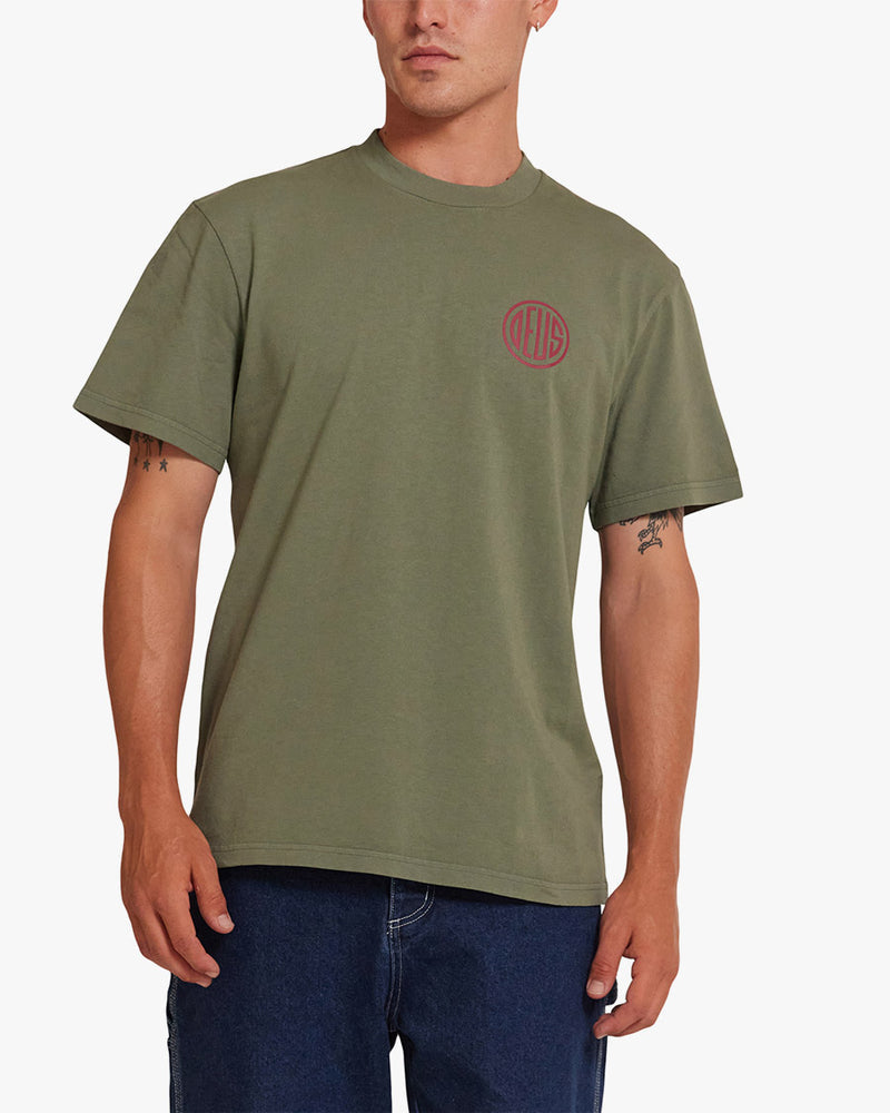 Camiseta Deus Ex Machina Pill Logo Verde Militar