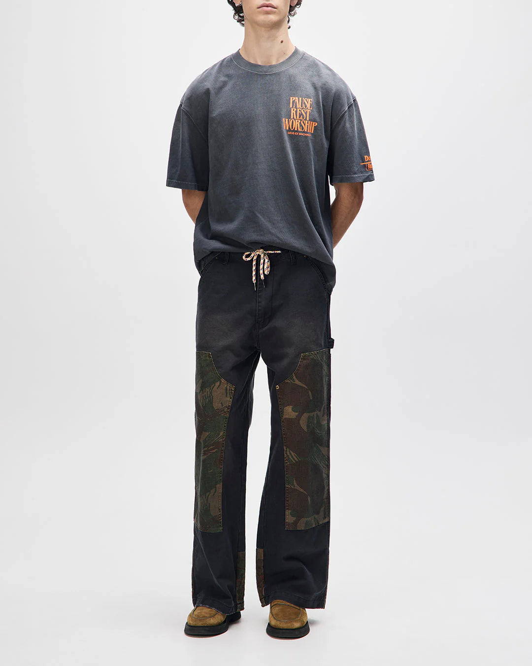 Camiseta Deus Ex Machina Noise Complaint Chumbo