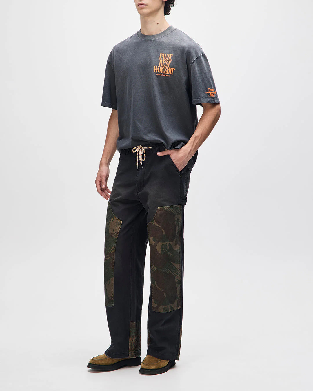 Camiseta Deus Ex Machina Noise Complaint Chumbo