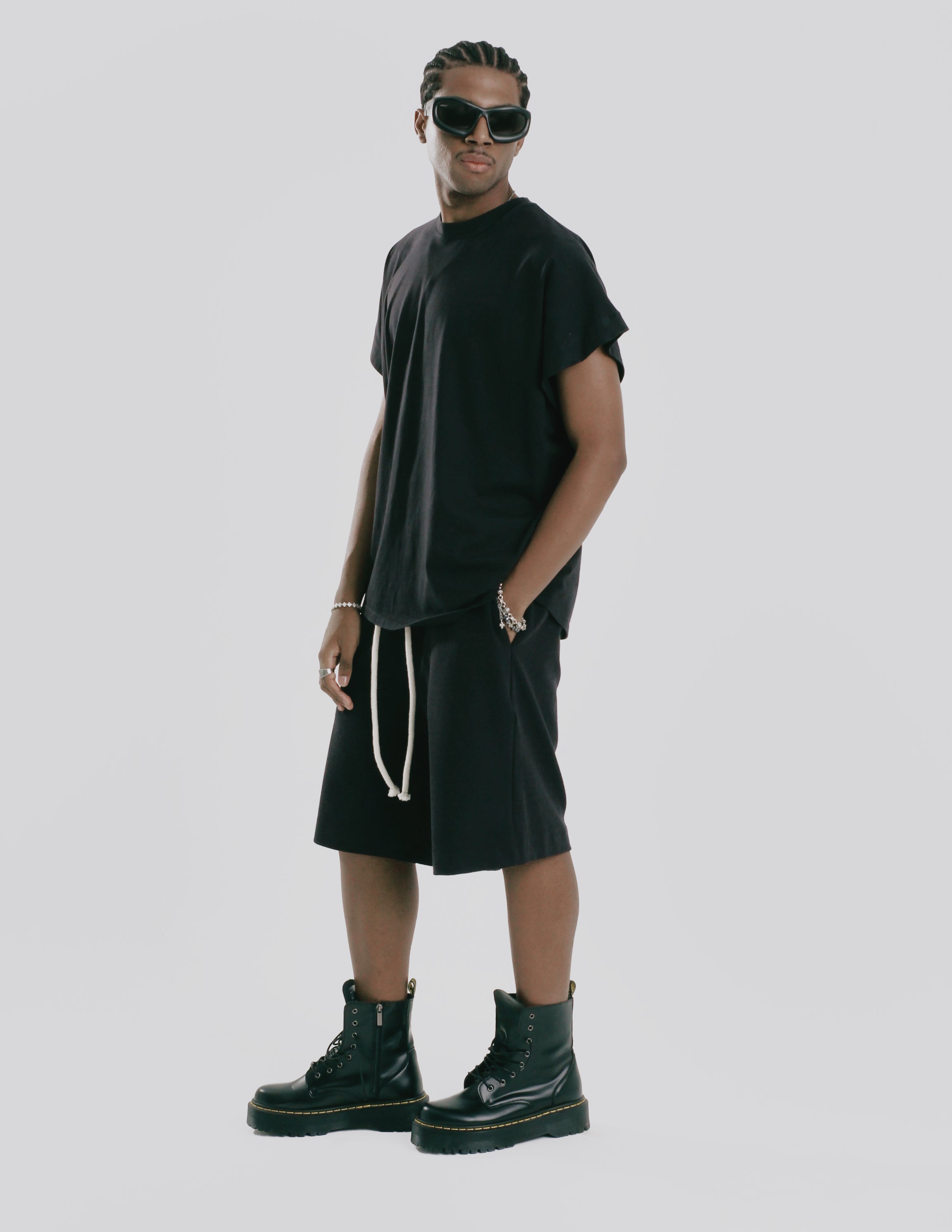 Camiseta Adaz Boxy Preta