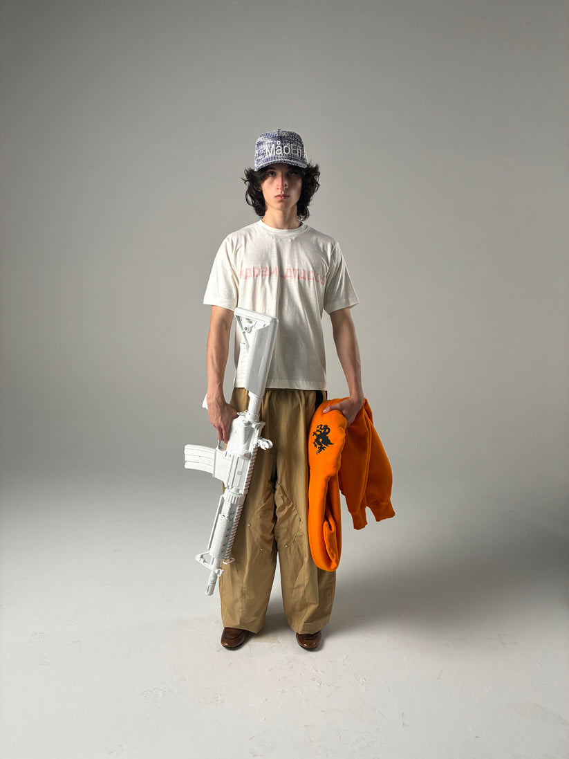 Camiseta Mad Enlatados Cirílico Branca