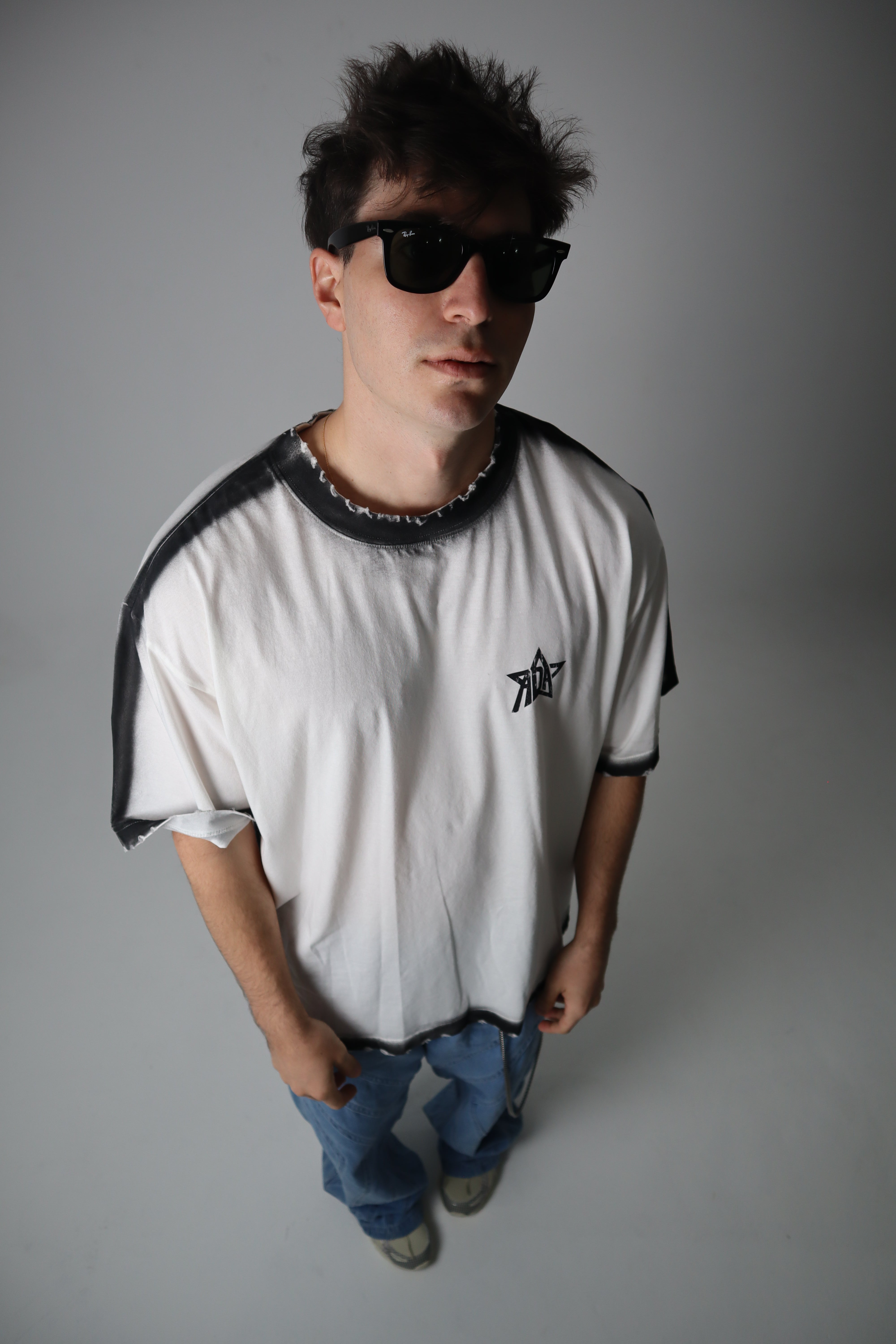 Camiseta Adaz Star Branca e Preta